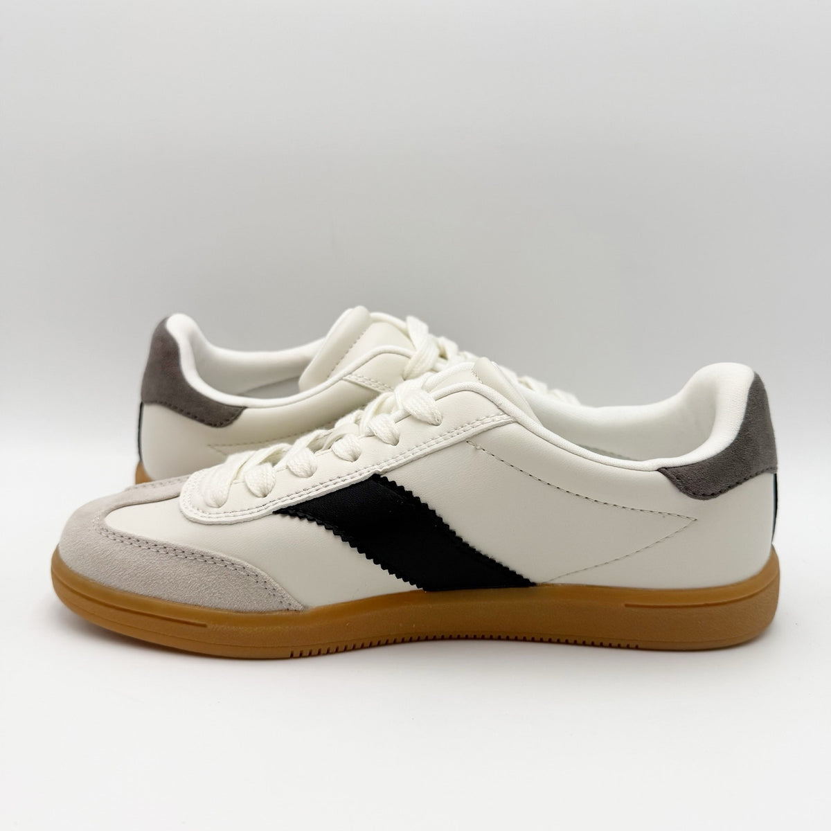 Universal Thread Womens Spencer Fashion Sneakers Size 6 White Black NWOB