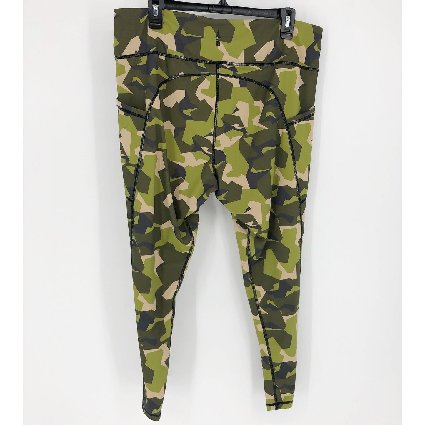 BASS OUTDOOR Women's Rover 7/8 Leggings Green Camo LARGE