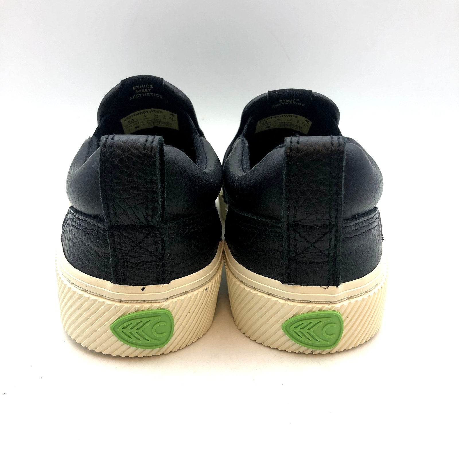 Cariuma Womens  Slip On Sneaker Size 5.5 Black Premium Leather NIB