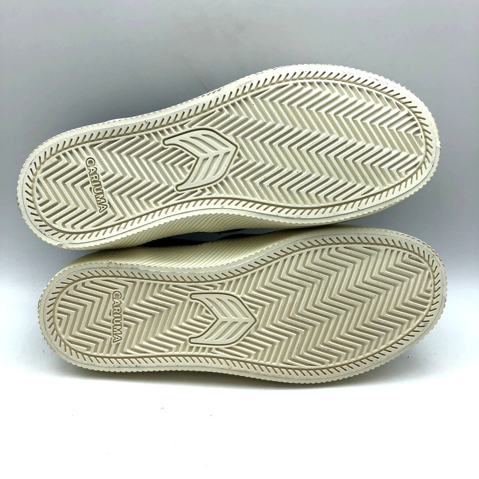 Cariuma Womens  Slip On Sneaker Size 5.5 Black Premium Leather NIB