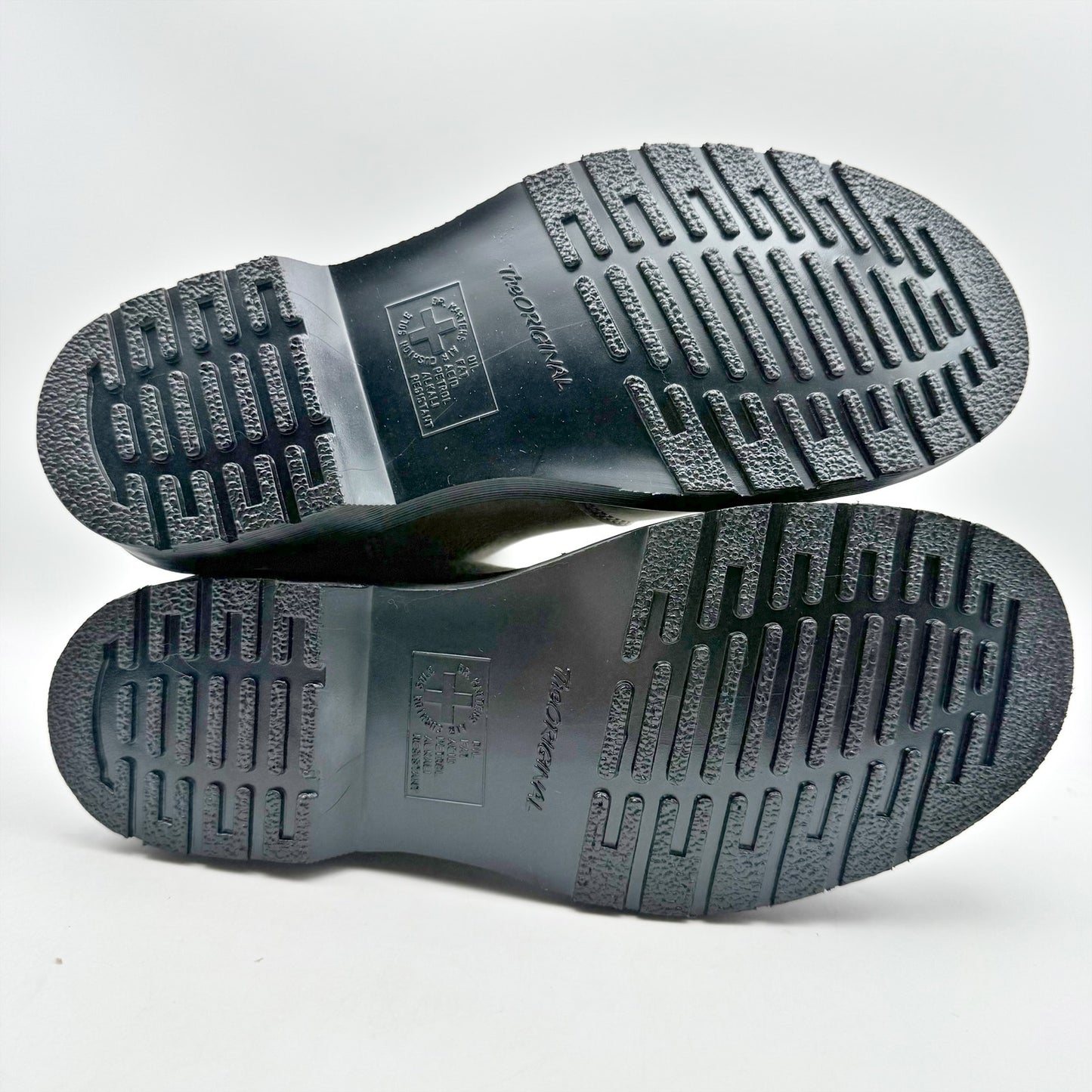 Dr. Martens Womens 2976 Chelsea Boots EU 41 US 9 Taupe Grey Leather NIB