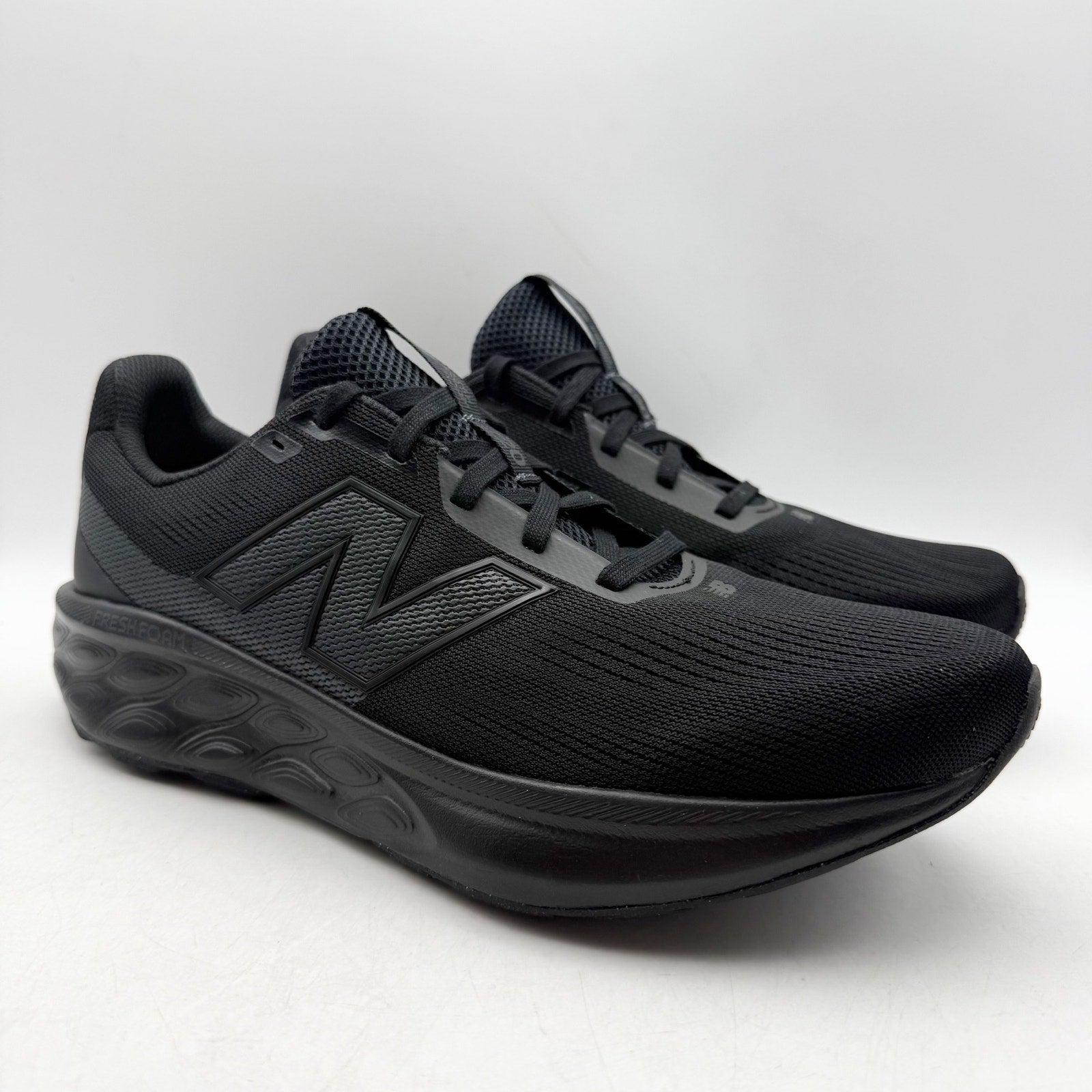 New Balance Mens Fresh Foam 520v9 Running Sneakers US 9.5 EU 43 Black NWOB