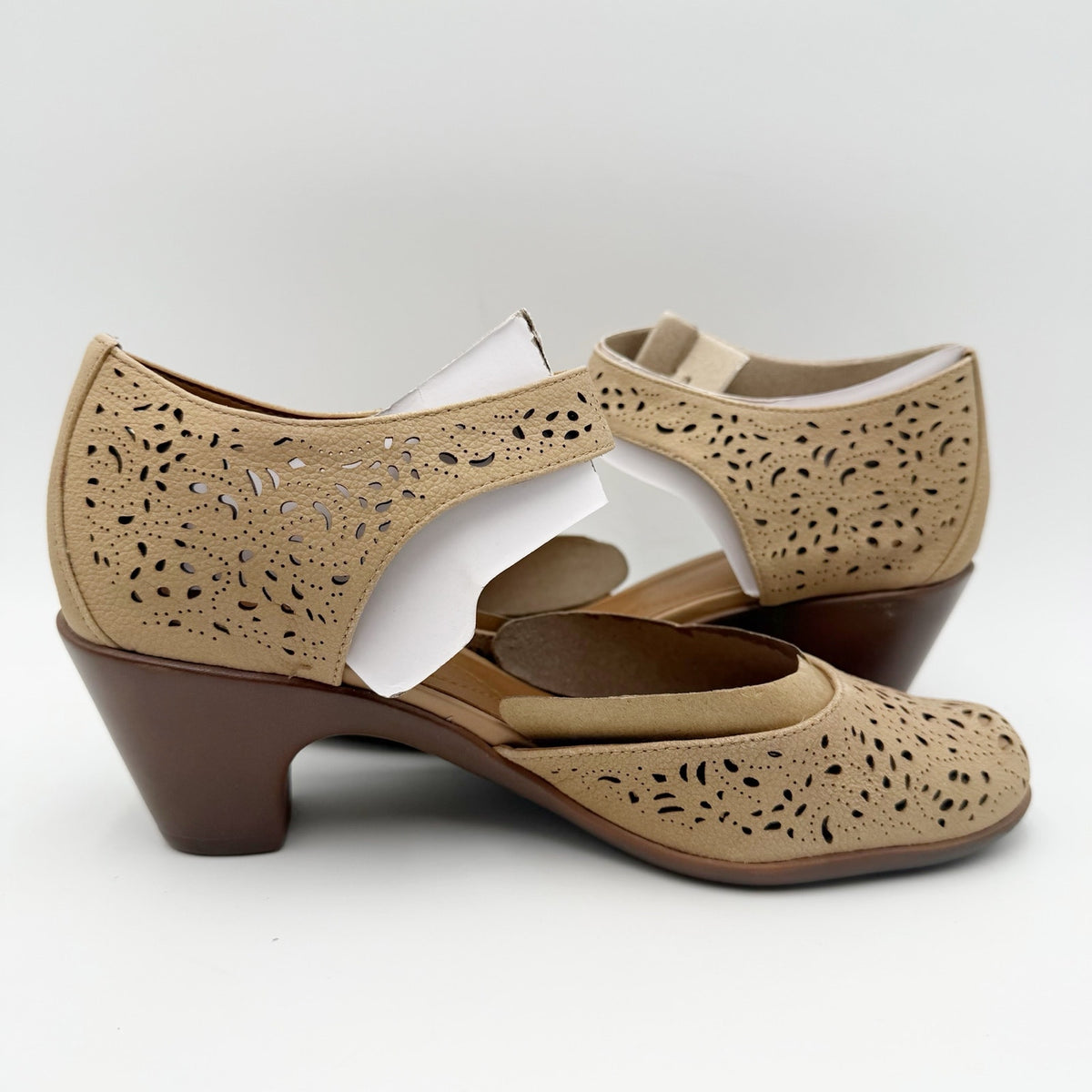 Easy Spirit Womens Cindie Pumps Size 7 Wide Tan Beige Leather NWOB