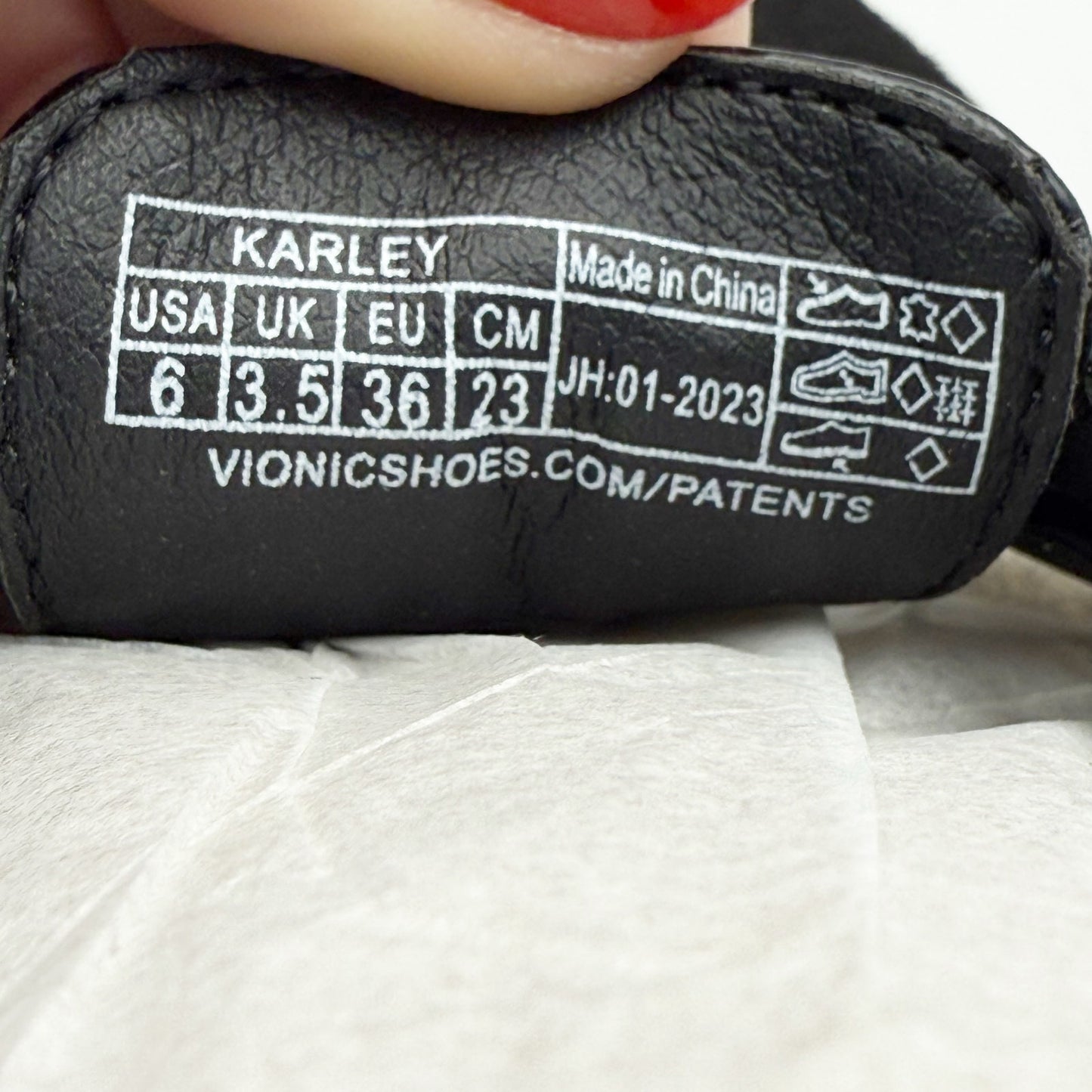 Vionic Womens Karley Thong Sandals US 6 EU 36 Black Leather Slip On NIB