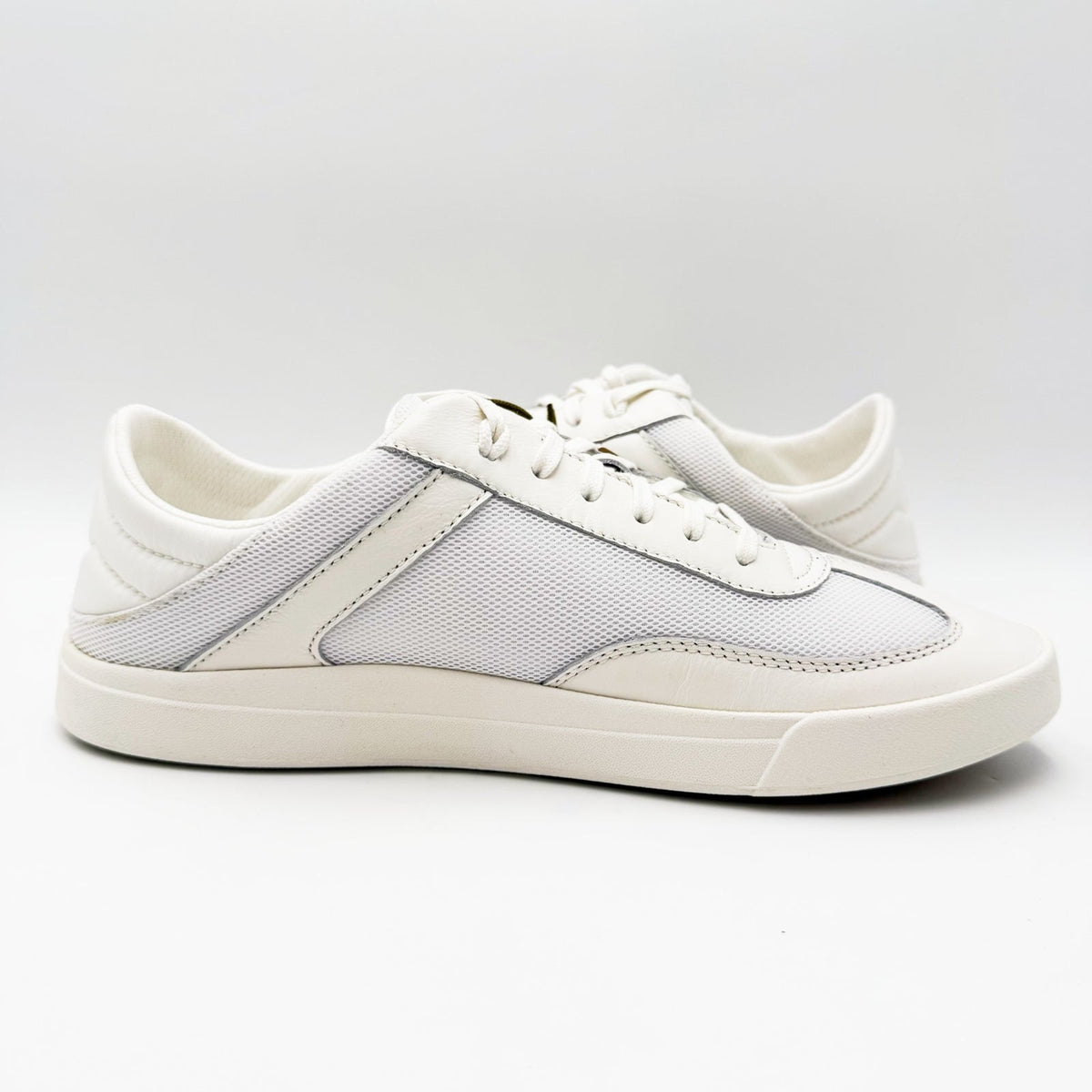OluKai Womens Ha'upu Hulu Casual Sneakers Size 11 EU 41 Bright White NIB
