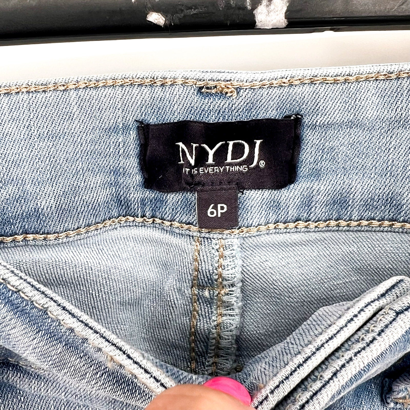 NYDJ Womens Ella Denim Shorts Size 6 PETITE Light Blue Poetry 8" Inseam NWT