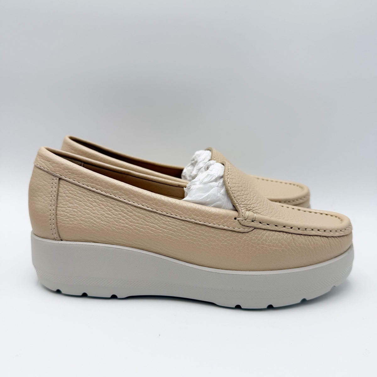 Naturalizer Womens Luanna Platform Loafers Size 6 M Beige Leather Slip On NIB