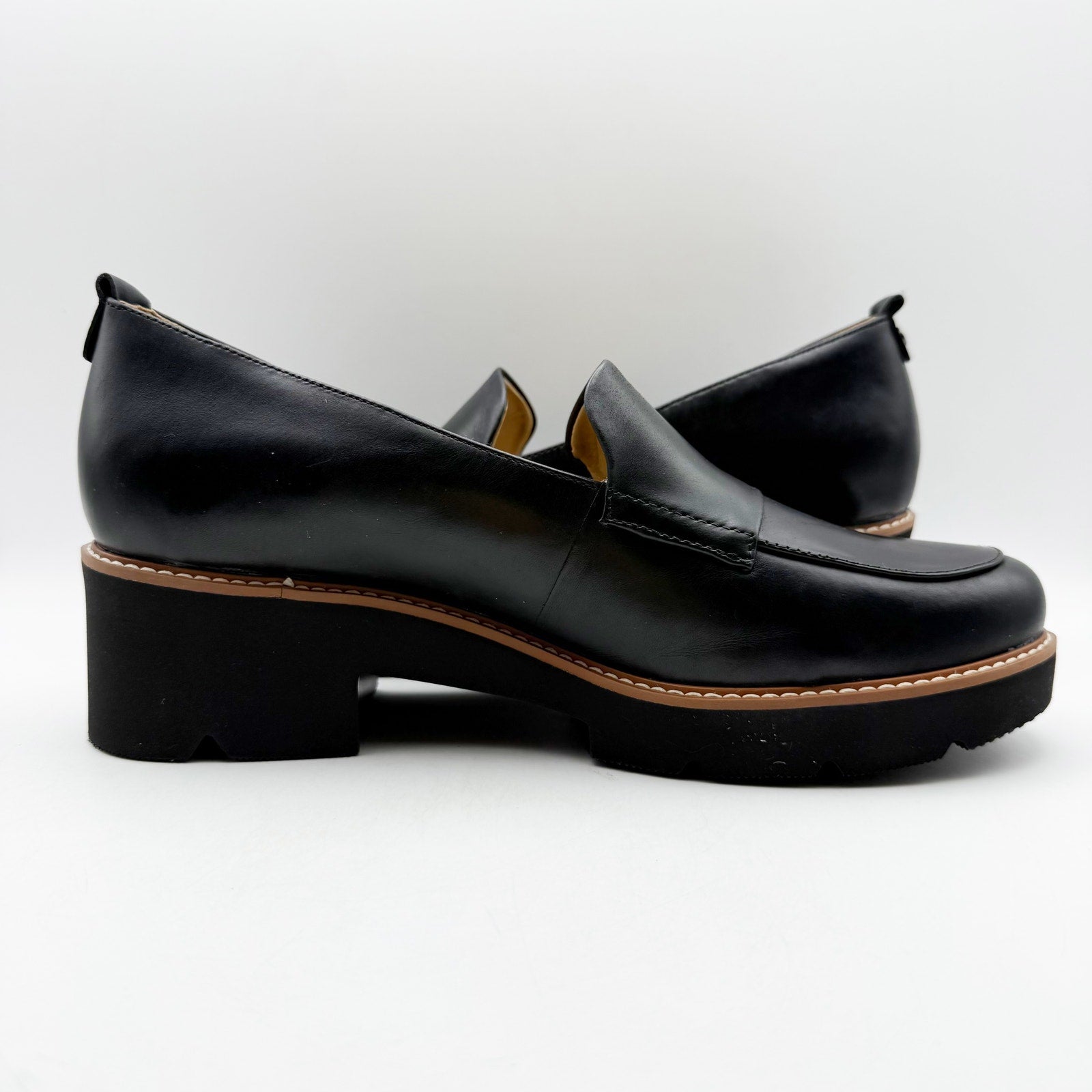 Naturalizer Womens Darry Lug Sole Loafers 7 WW EU 37 Black Leather Slip On NWOB