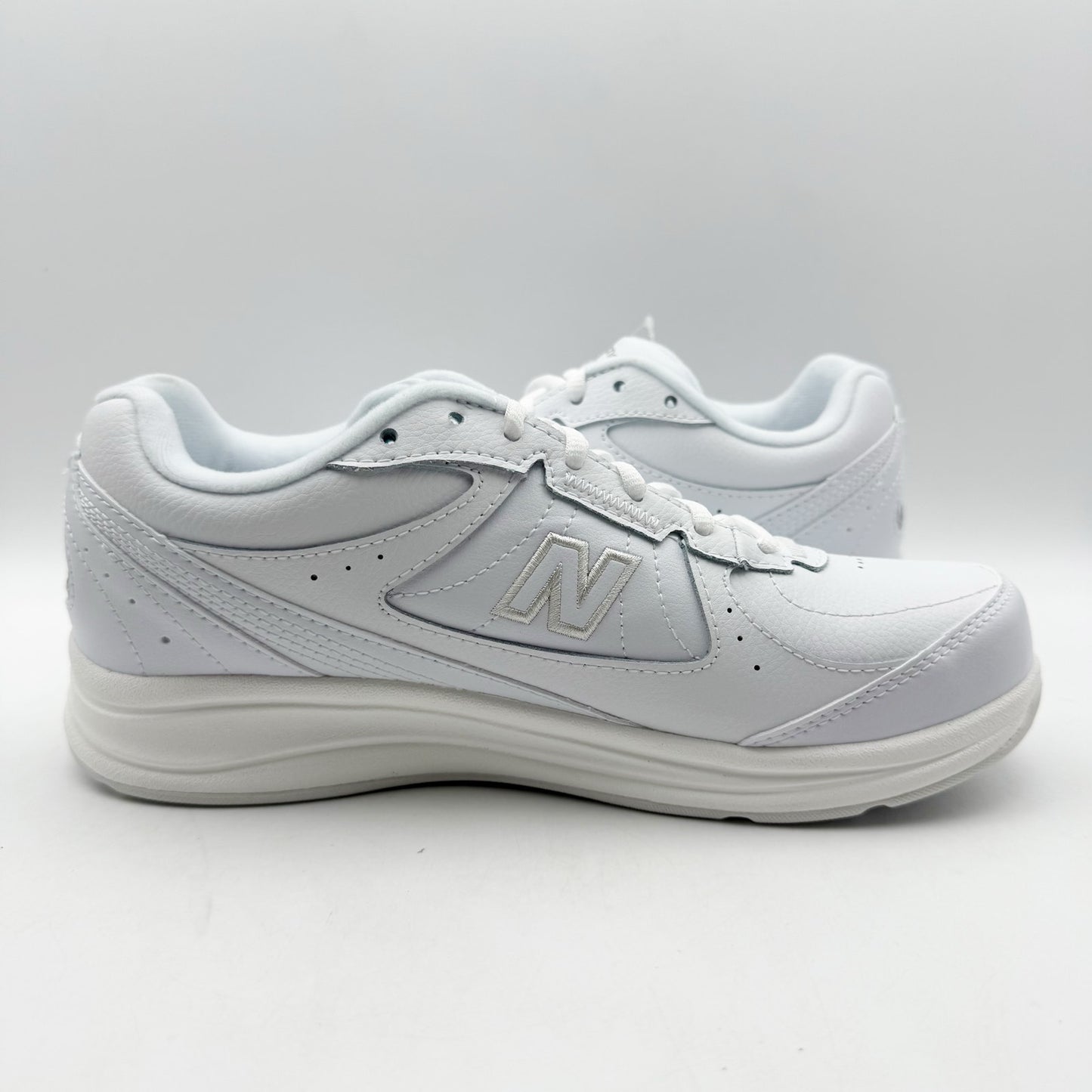 New Balance Womens 577 Walking Sneakers US 8 Wide White Leather Athletic NIB