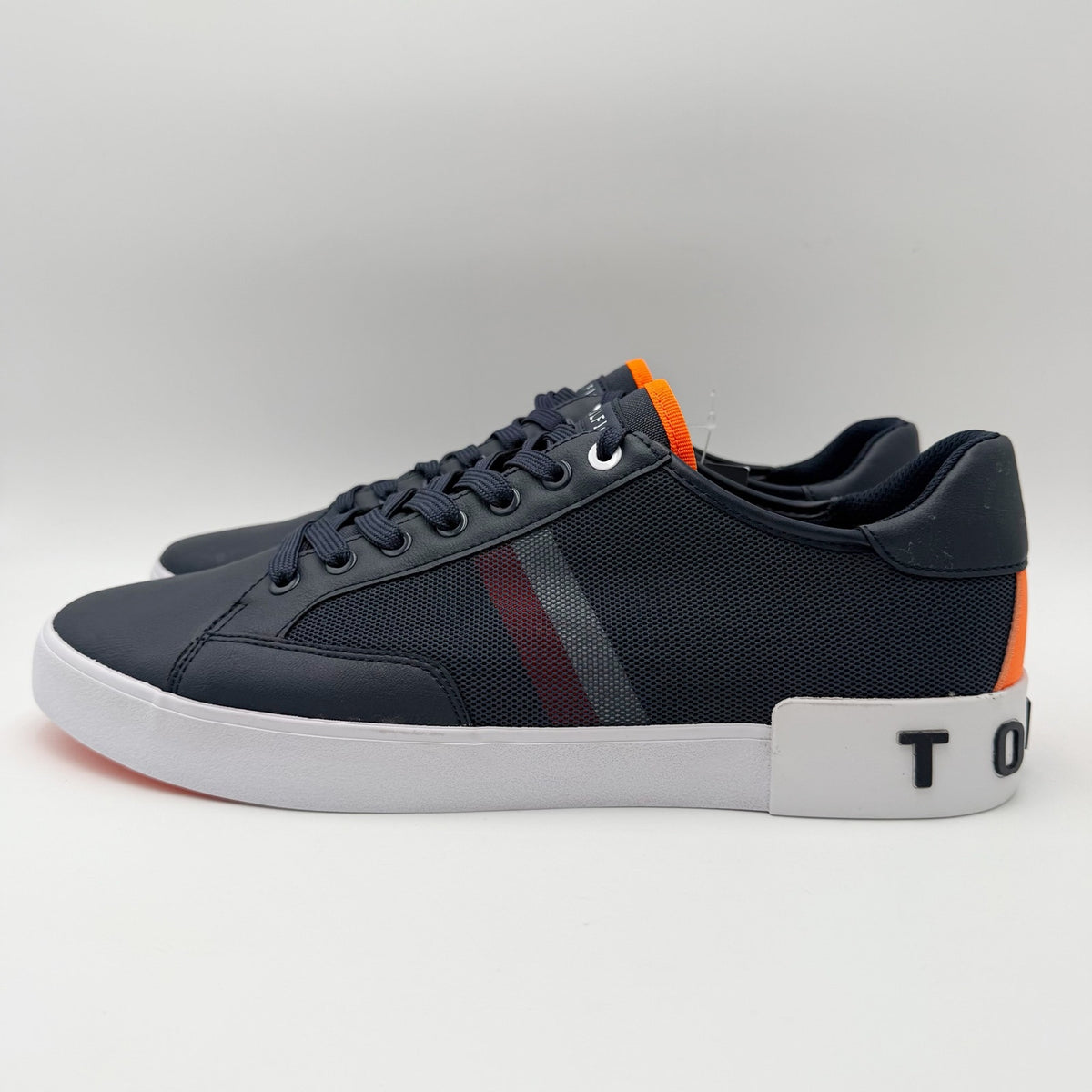 Tommy Hilfiger Mens Rojo Low Sneakers Size 11.5 Navy Blue White NWOB