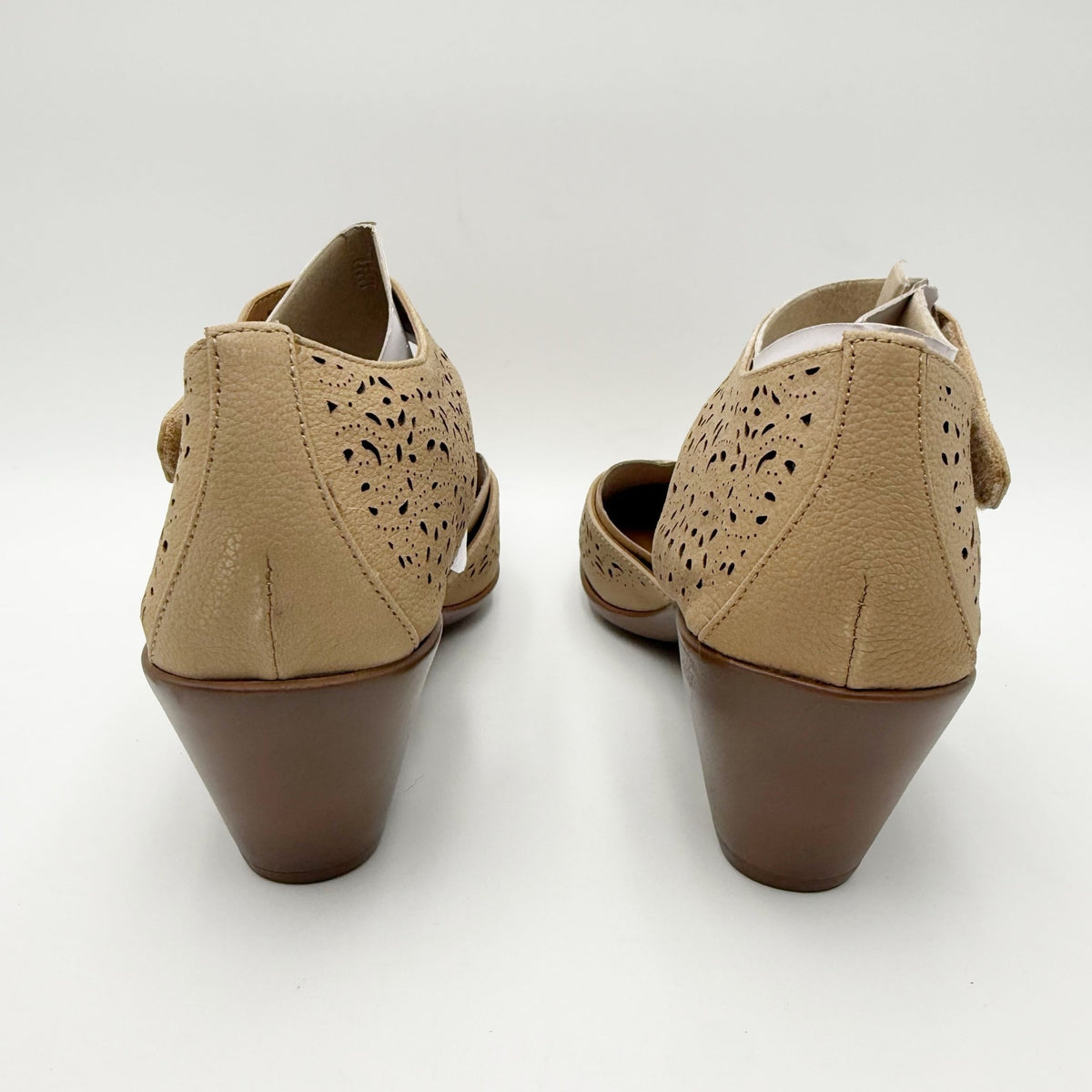 Easy Spirit Womens Cindie Pumps Size 7 Wide Tan Beige Leather NWOB