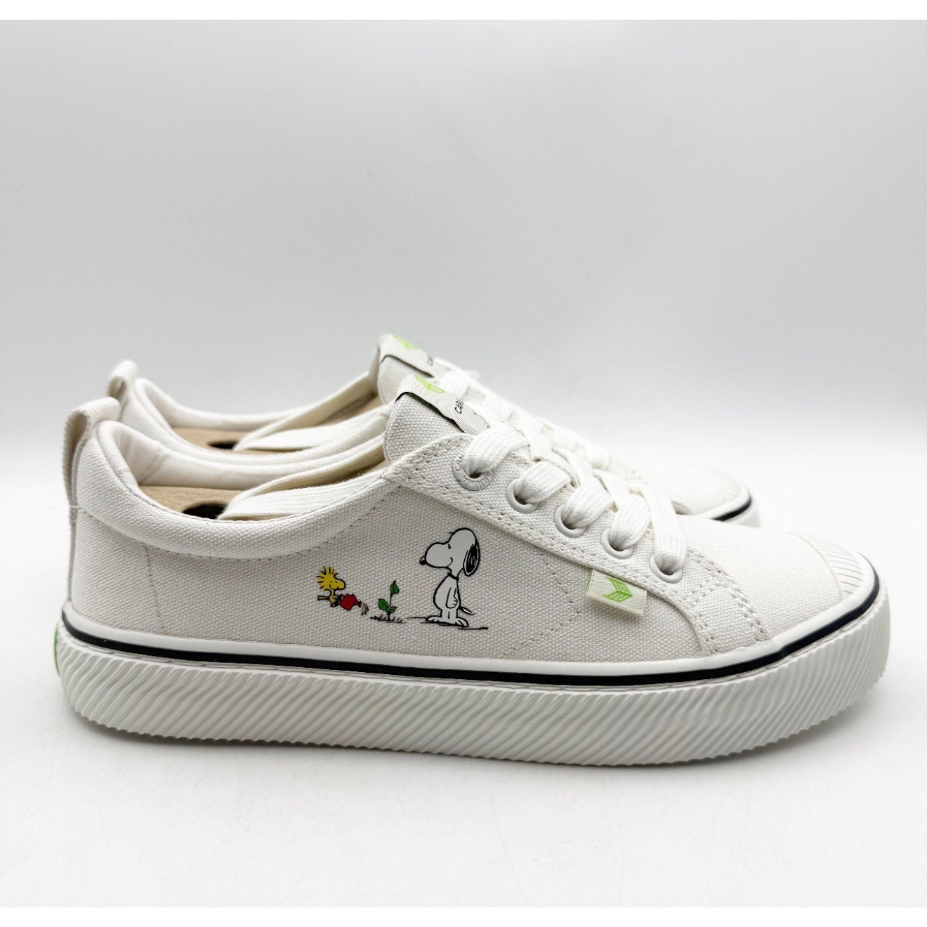 Cariuma x Peanuts Womens OCA Low Skate Sneakers Size 6 White Canvas Snoopy NIB