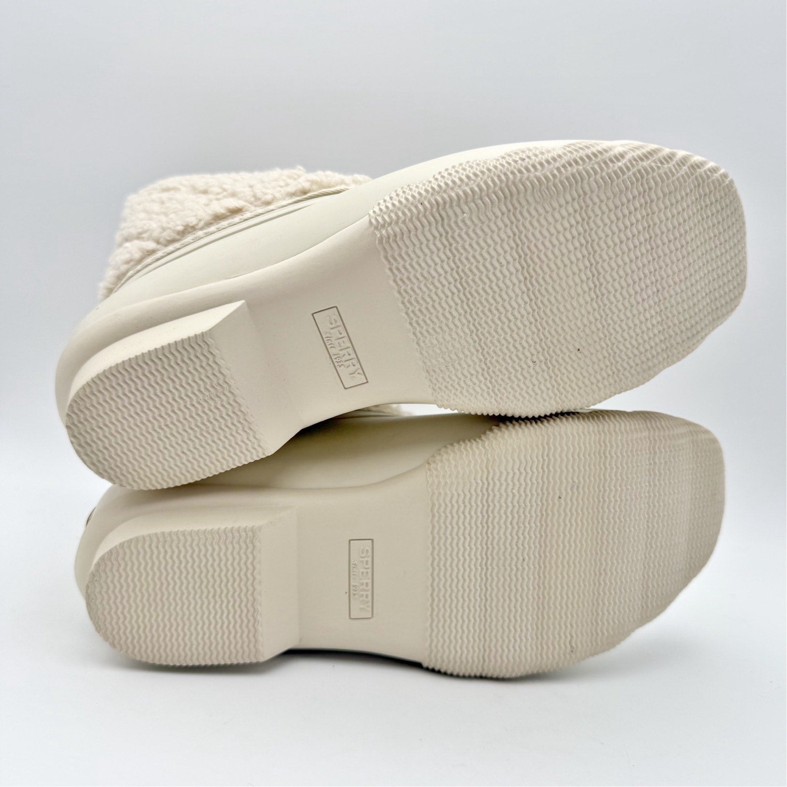 Sperry Womens Saltwater Ankle Booties US 7 EU 37.5 White Sherpa NIB