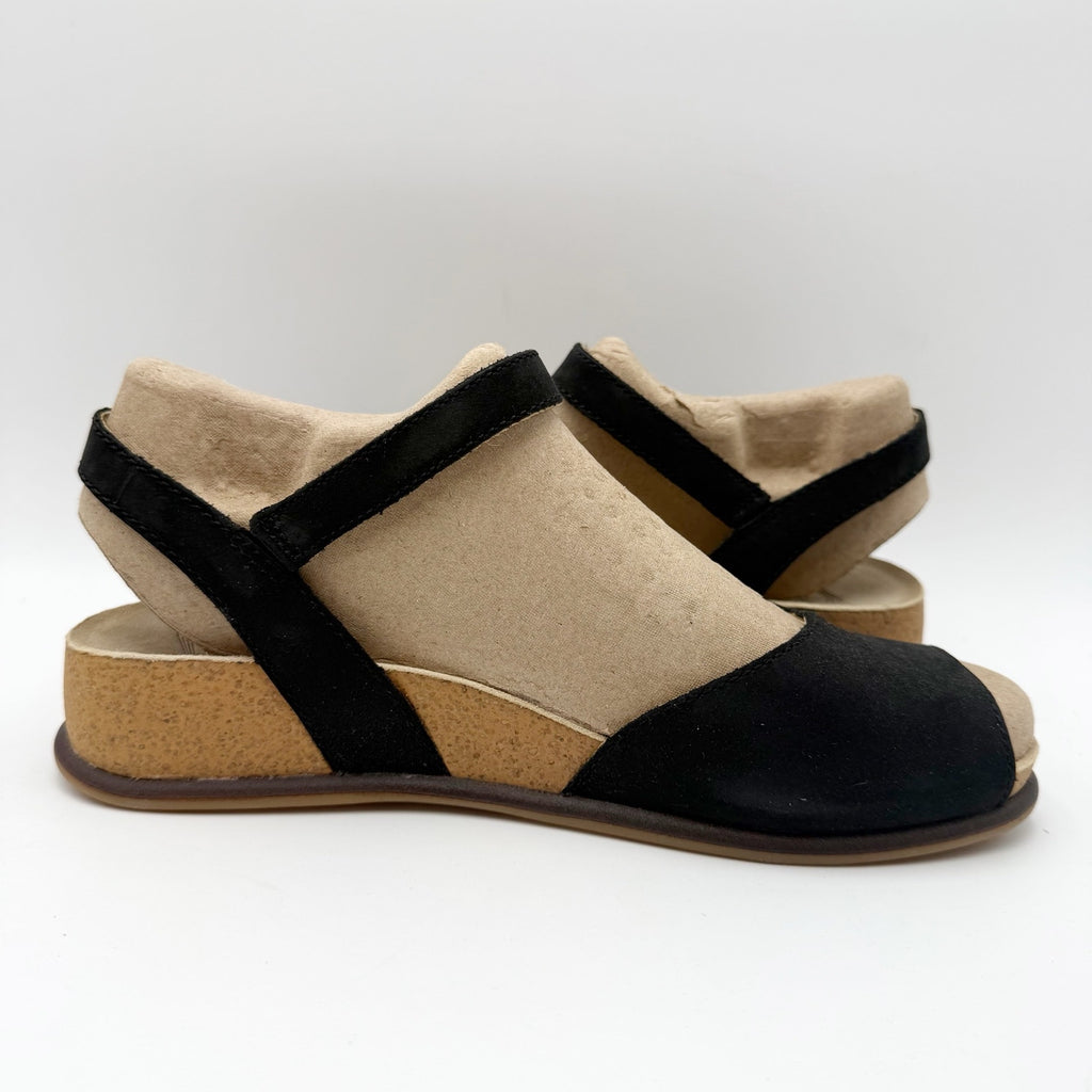 Dansko Womens Cass Flat Sandals EU 38 US 7.5-8 Black Suede NWOB