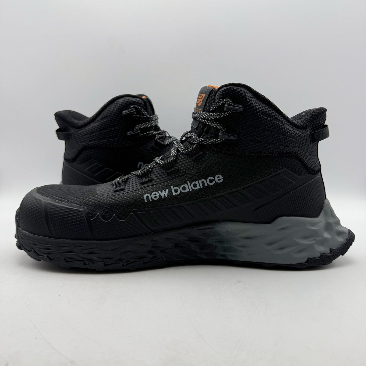 New Balance Womens Cremorne Fresh Foam Mid Work Shoes 7 WIDE Black CT SR NIB