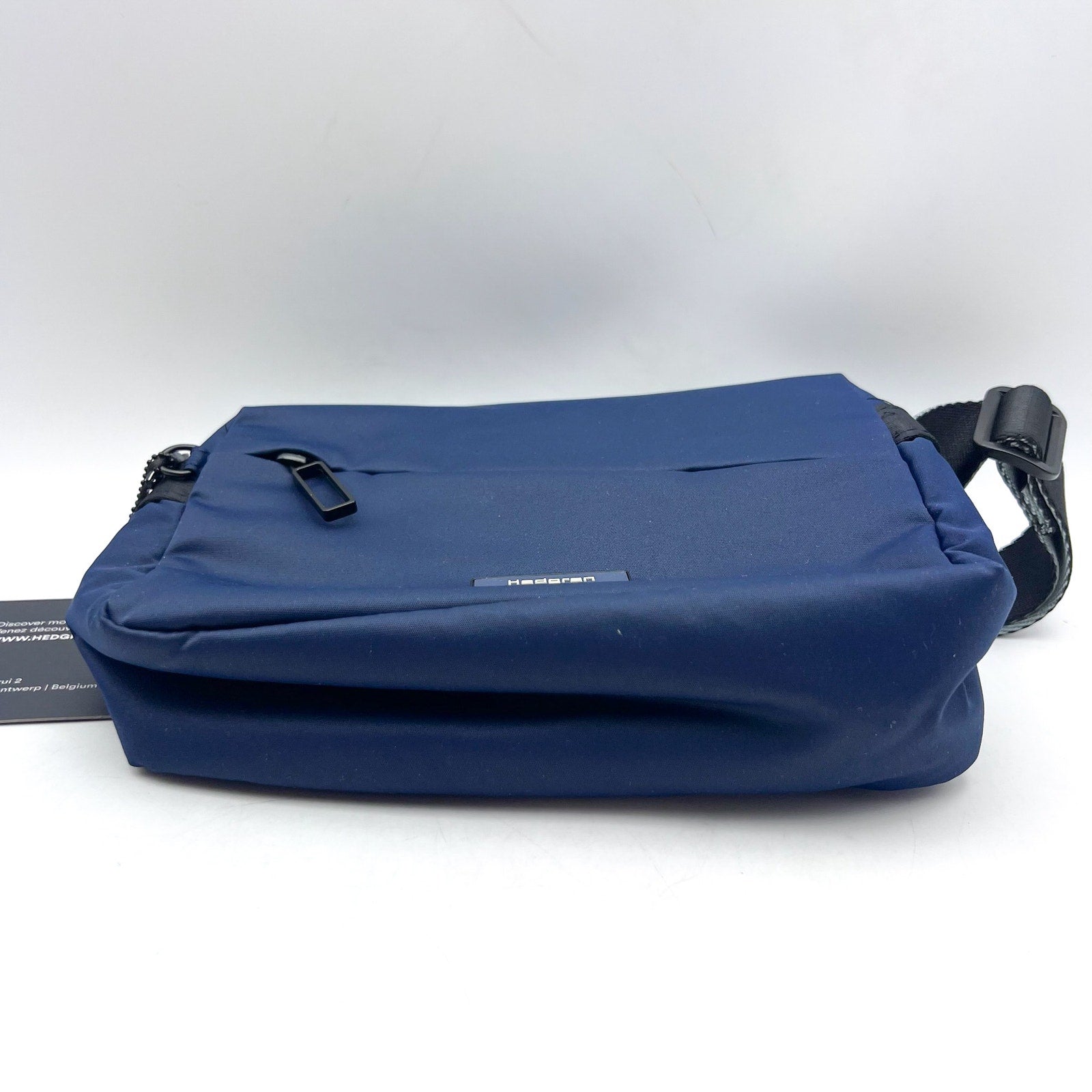 HEDGREN Unisex Neutron Crossbody Bag Medium Nuptune Blue Water Repellent NWT