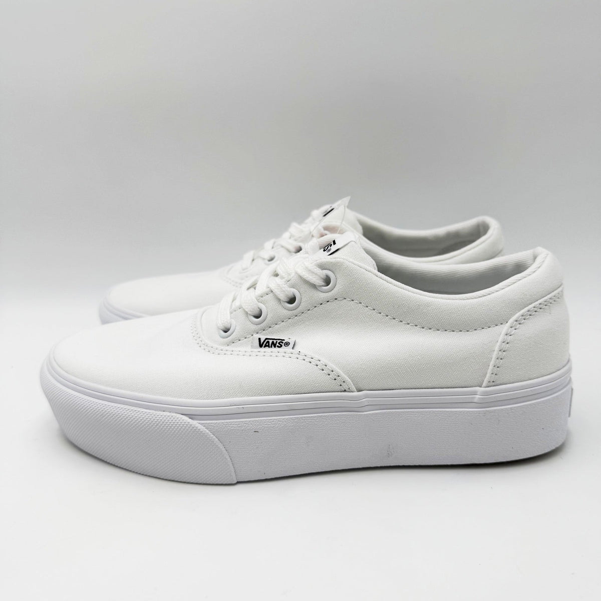 Vans Womens Doheny Platform Casual Sneakers Size 7.5 White Canvas NWT