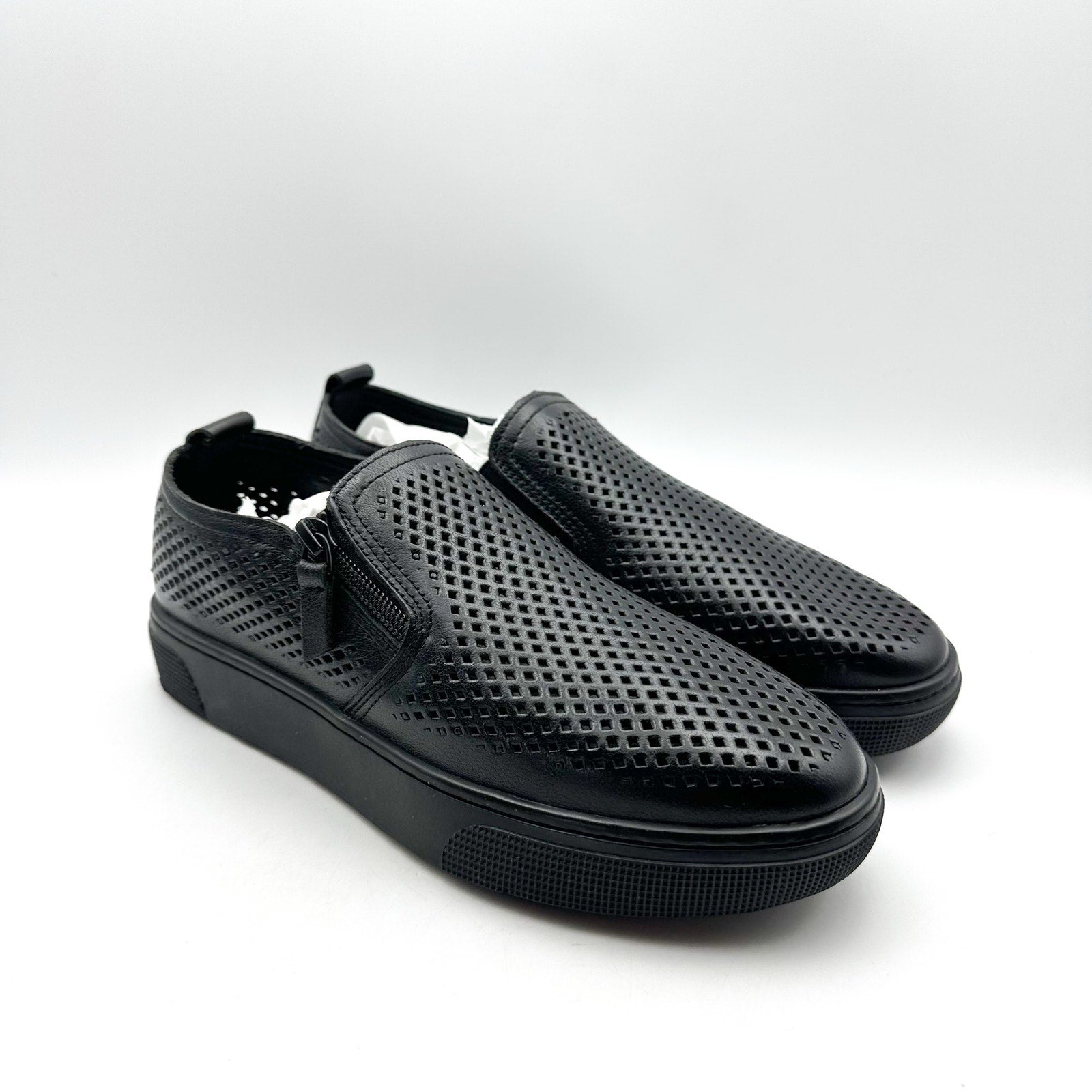 Propet Womens Kate Casual Sneaker Size 7.5 Black Perforated Leather Slip-On NWOB