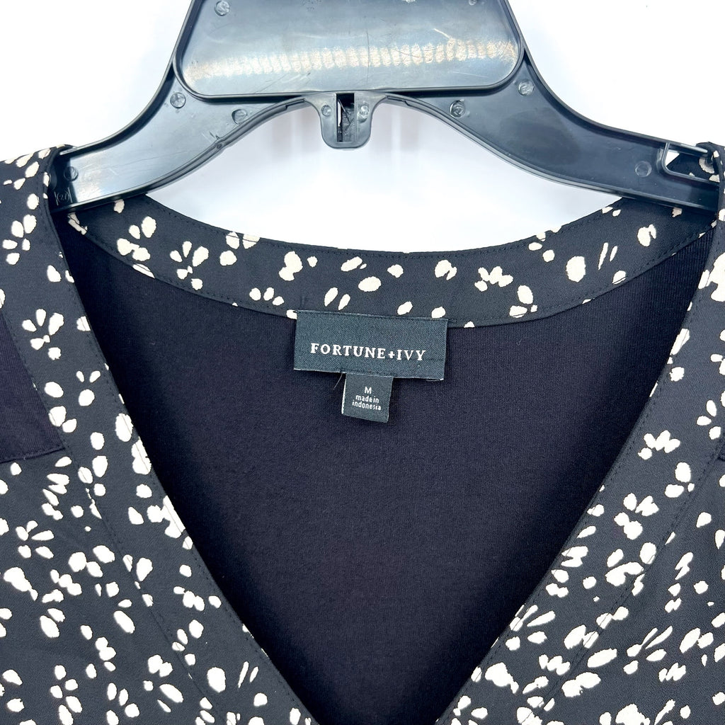 FORTUNE + IVY Womens V Neck Top Medium Black White Printed Short Sleeve NWOT