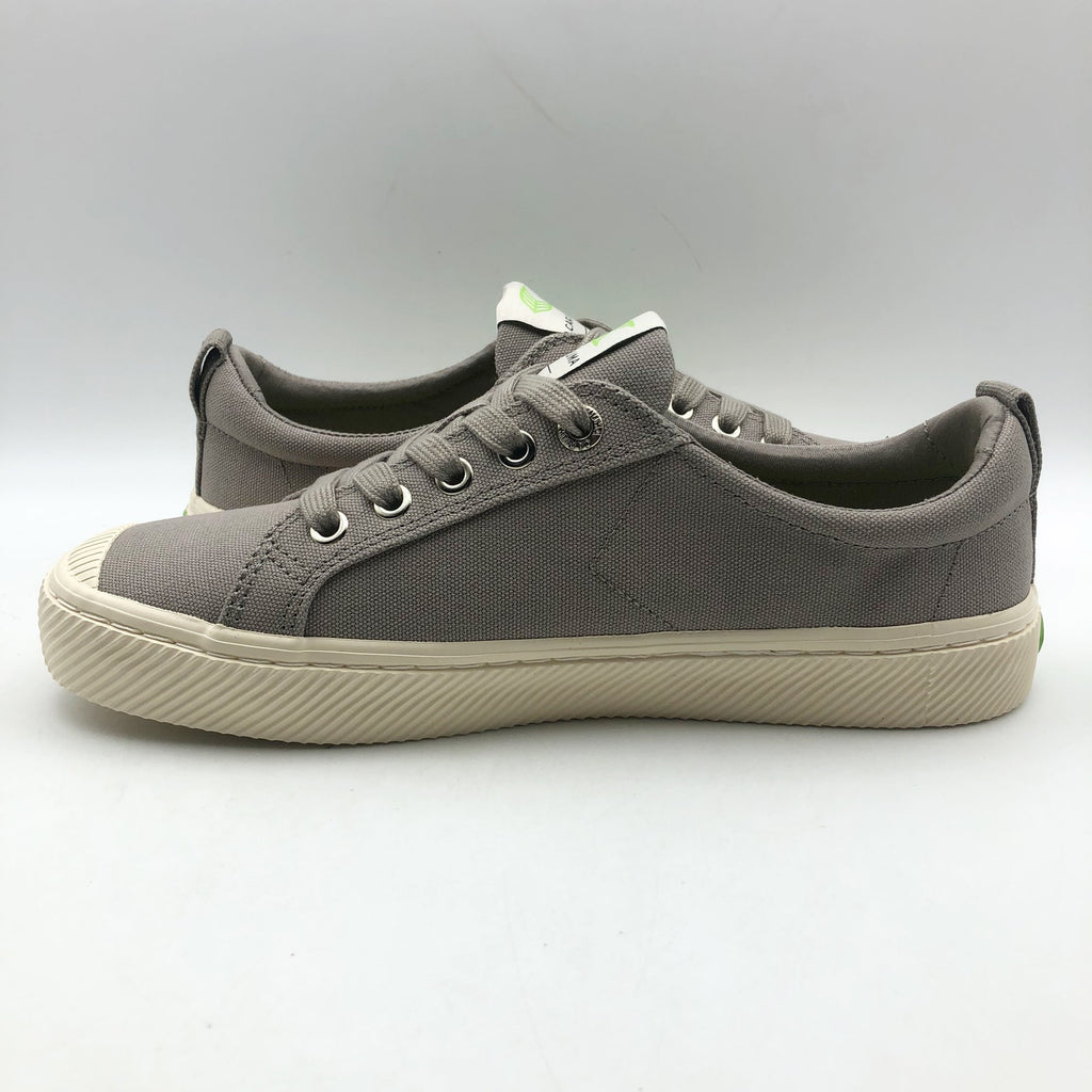 Cariuma OCA Low Canvas Sneakers Men's 9.5 Women's 11 Mystic Grey NIB