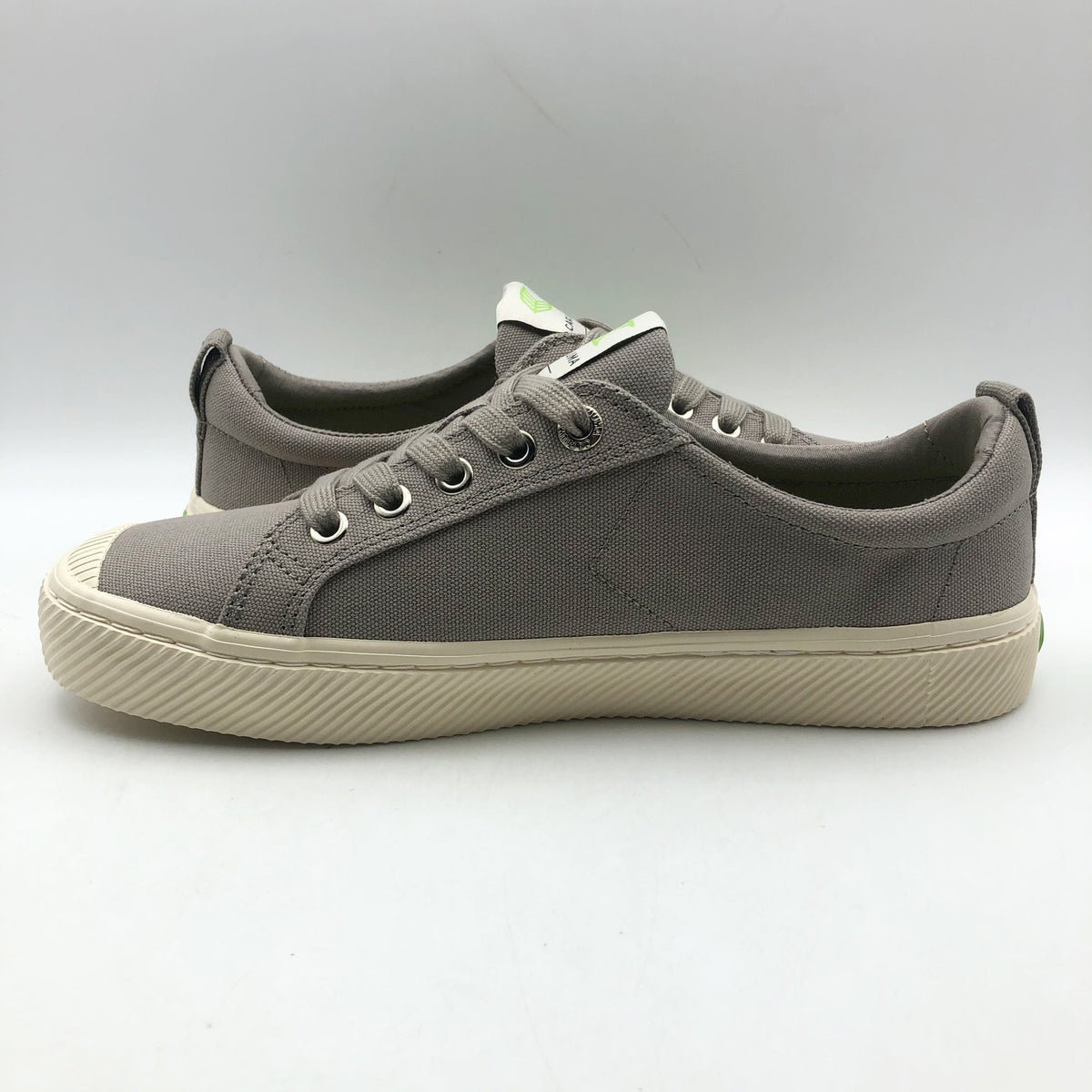 Cariuma OCA Low Canvas Sneakers Men's 9.5 Women's 11 Mystic Grey NIB