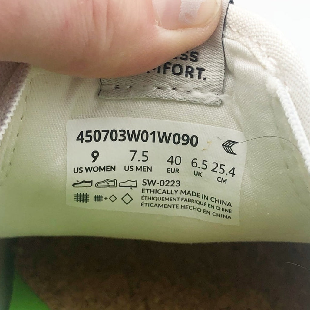 Cariuma Women's Slip-On Canvas Sneakers Size 9 Off White Casual Shoes NIB