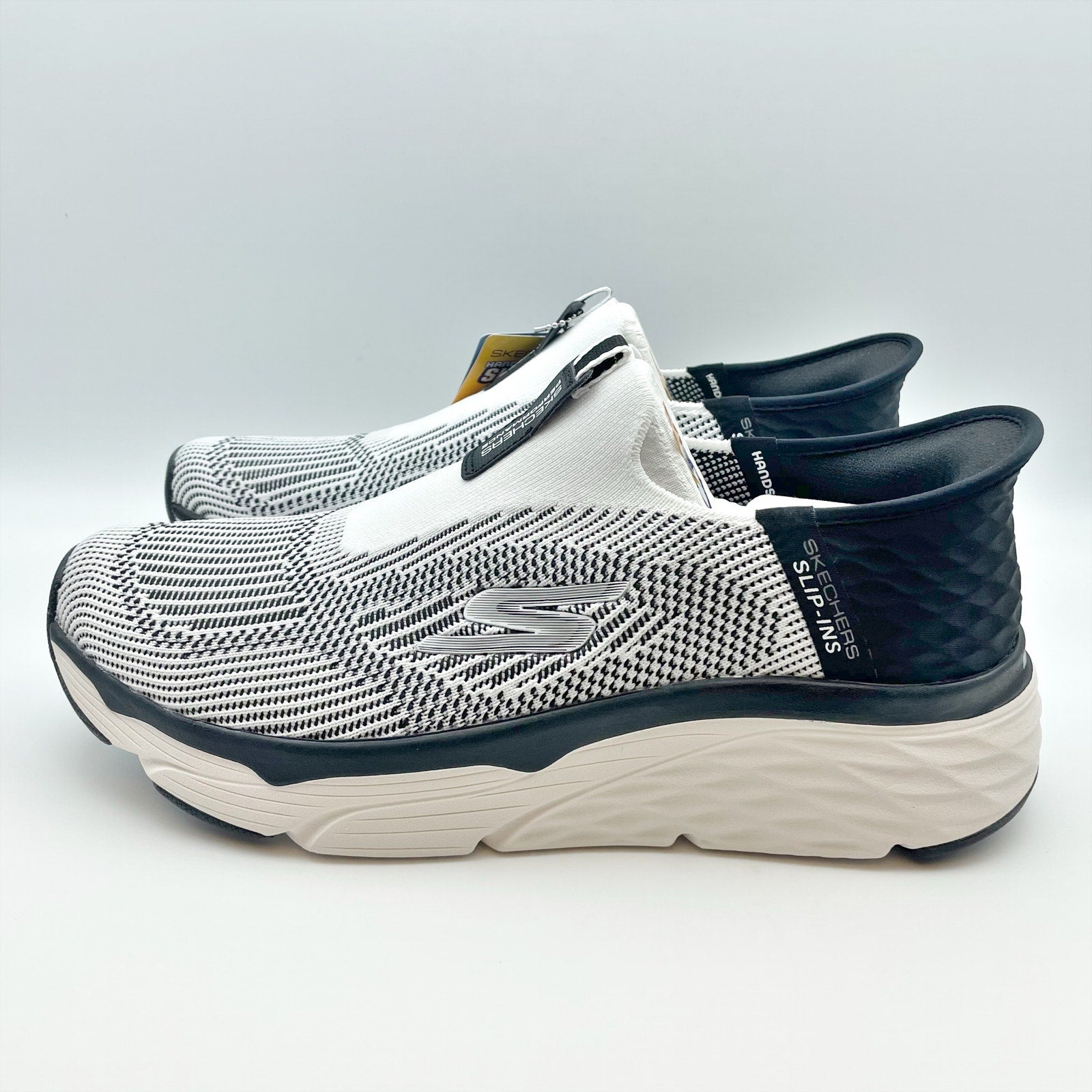 Skechers Men's Max Cushioning Elite Slip On Sneakers Size 9 Black White Knit NIB