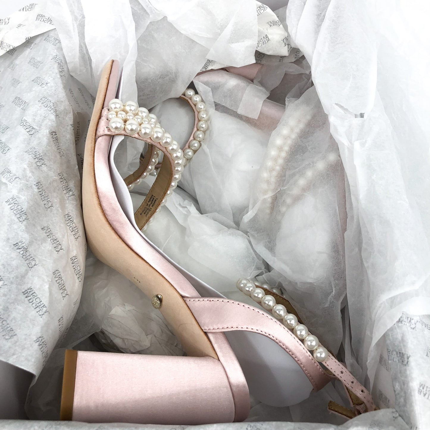 BADGLEY MISCHKA Women's Feisty Pearl Block Heel Dress Sandals 5 Soft Pink NIB