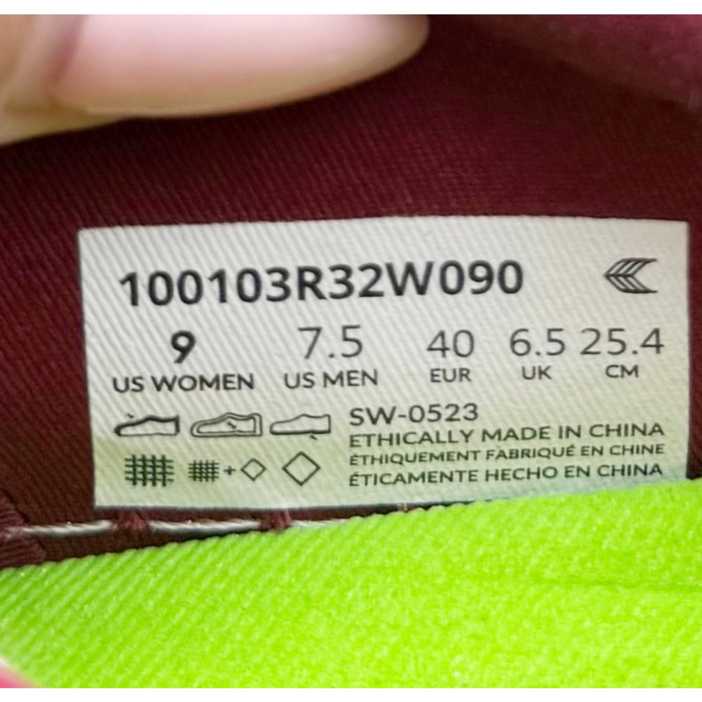 Cariuma OCA Low Canvas Sneakers Womens 9 Mens 7.5 Pantone Ruby Wine Red NIB