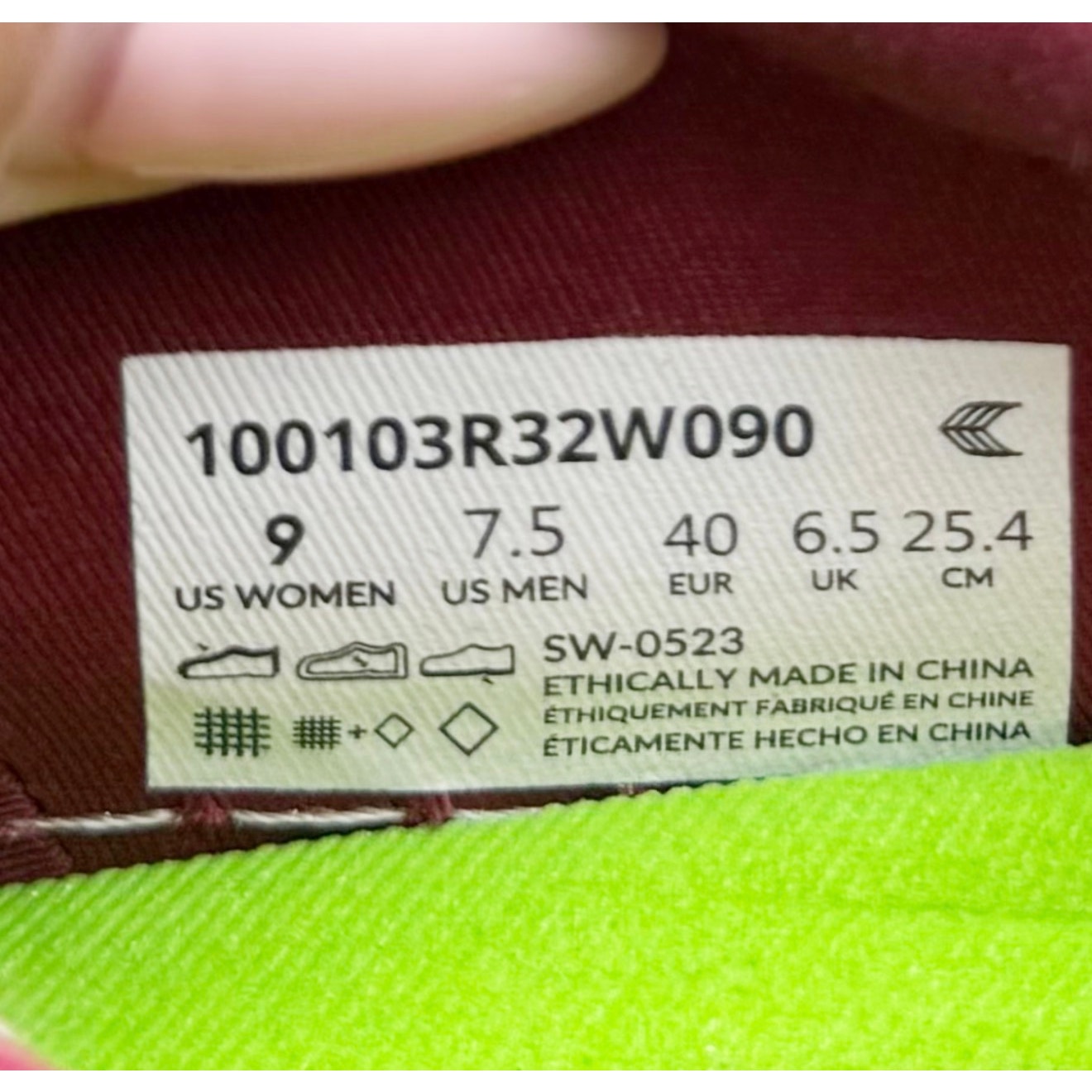 Cariuma OCA Low Canvas Sneakers Womens 9 Mens 7.5 Pantone Ruby Wine Red NIB
