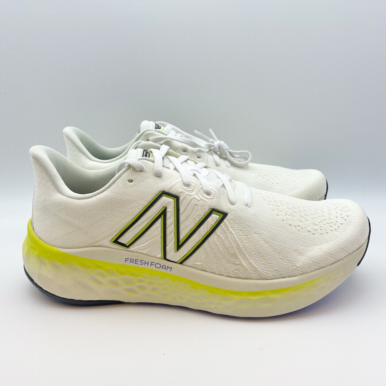 New Balance Mens Fresh Foam X Vongo v5 Athletic Shoes US 11 White Green NIB