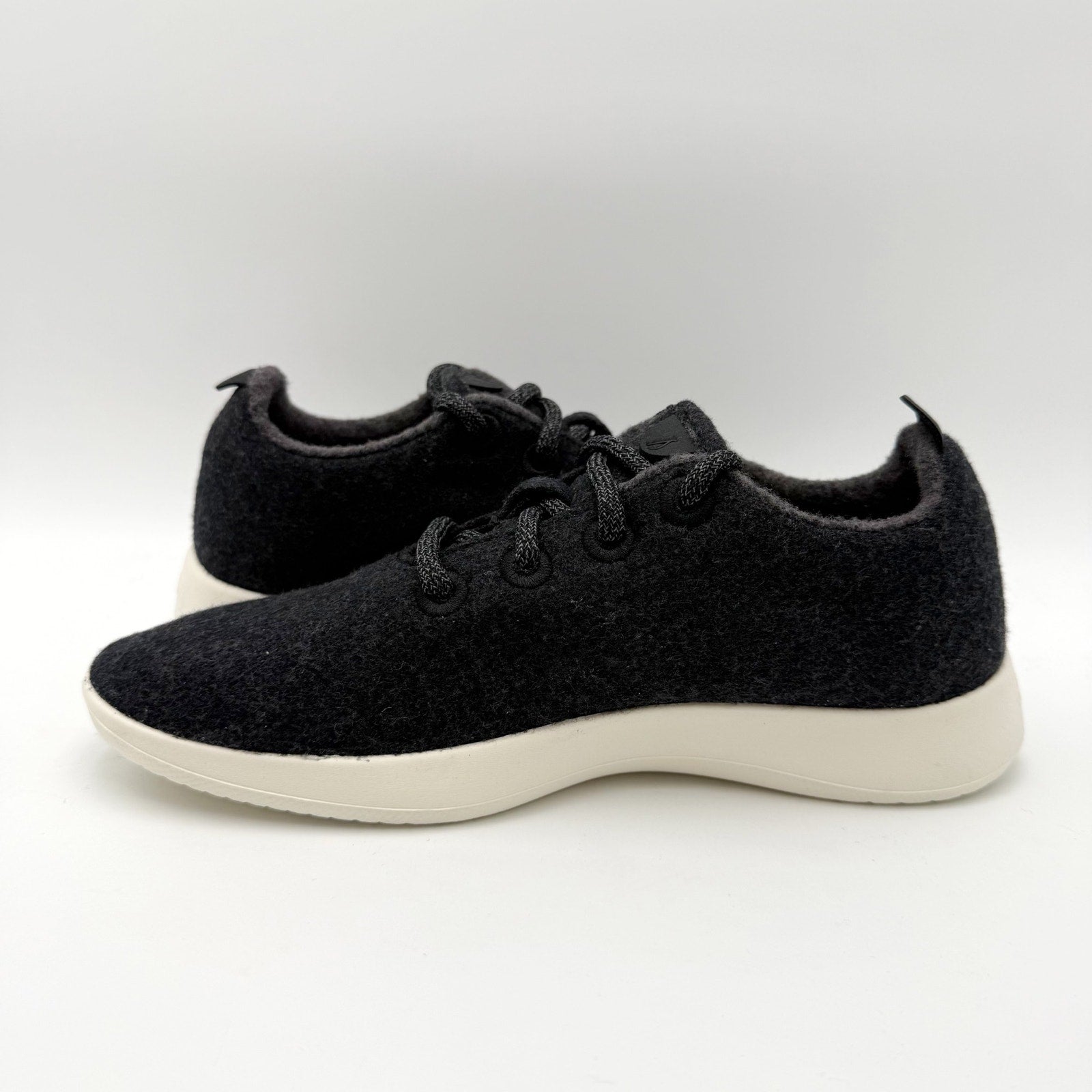 AllBirds Womens Wool Runner Sneakers US 7 EU 37 Black Athletic NIB