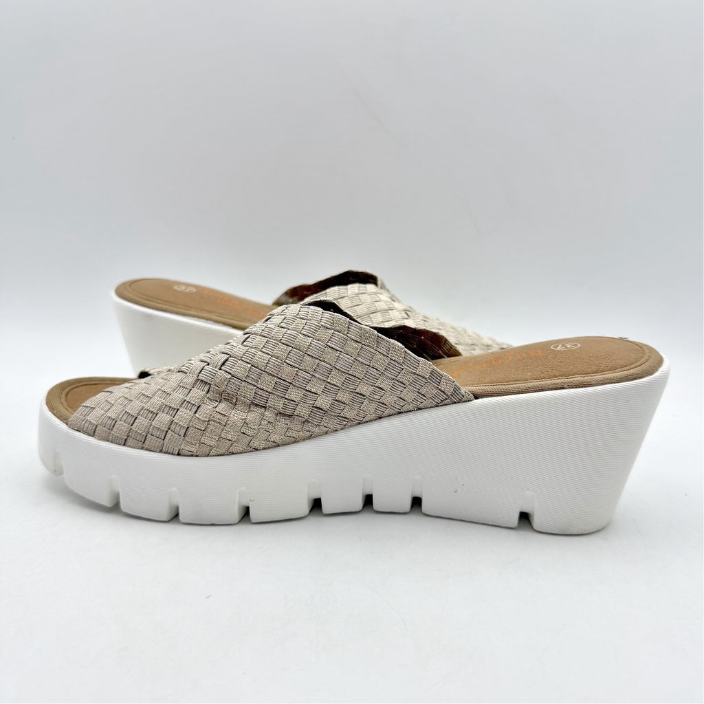 Bernie Mev Womens Venti Summer Wedge Sandals EU 37 Size 6 Light Gold NWOB