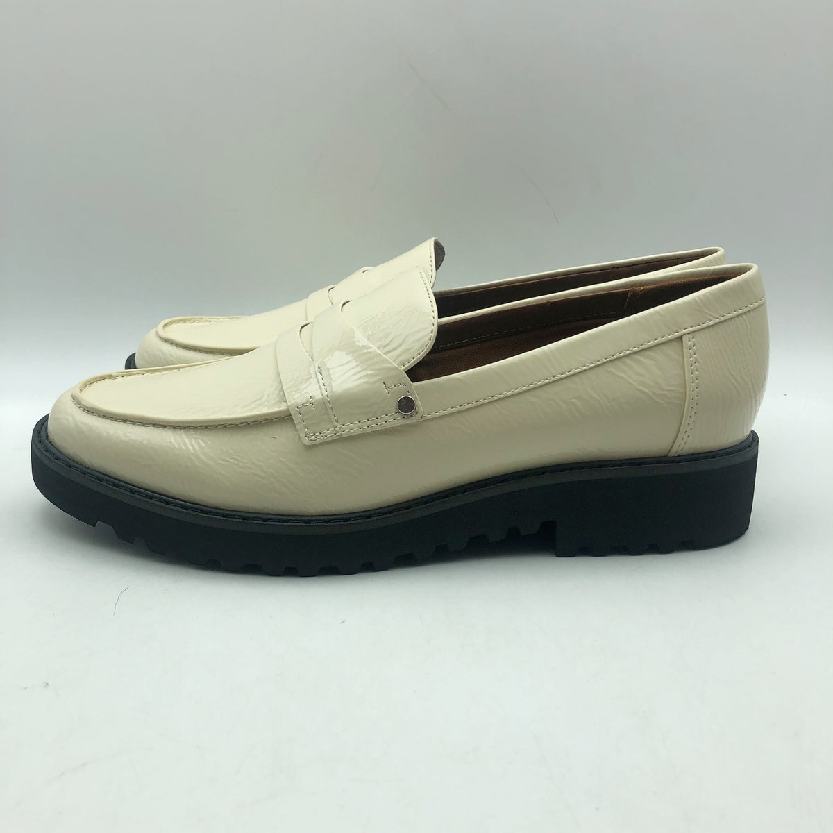 Franco Sarto Womens Cassandra Loafers Size 7.5 Cream Vegan Patent Leather NIB