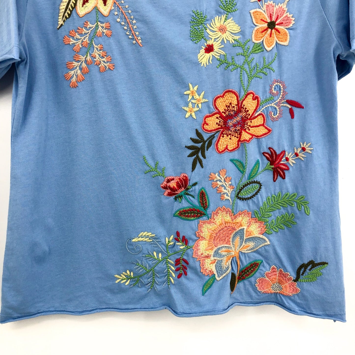 JOHNNY WAS Womens Raw Seam T-Shirt Small Blue Ishani Embroidered Floral NWT