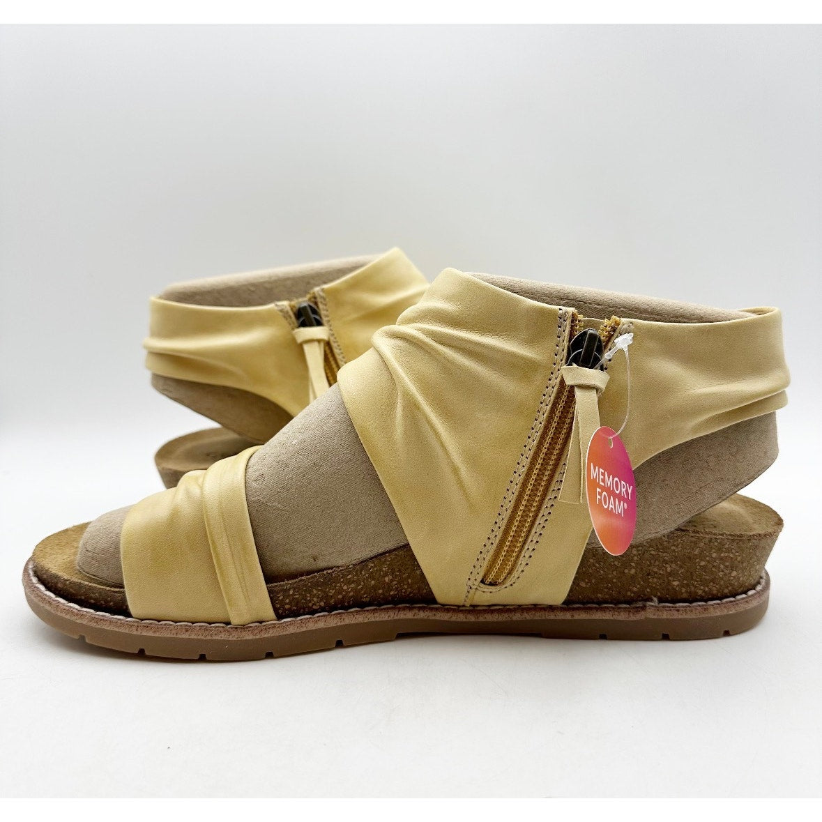 COMFORTIVA Womens Gale Sandals Size 9.5 Mexico Yellow Leather Memory Foam NIB