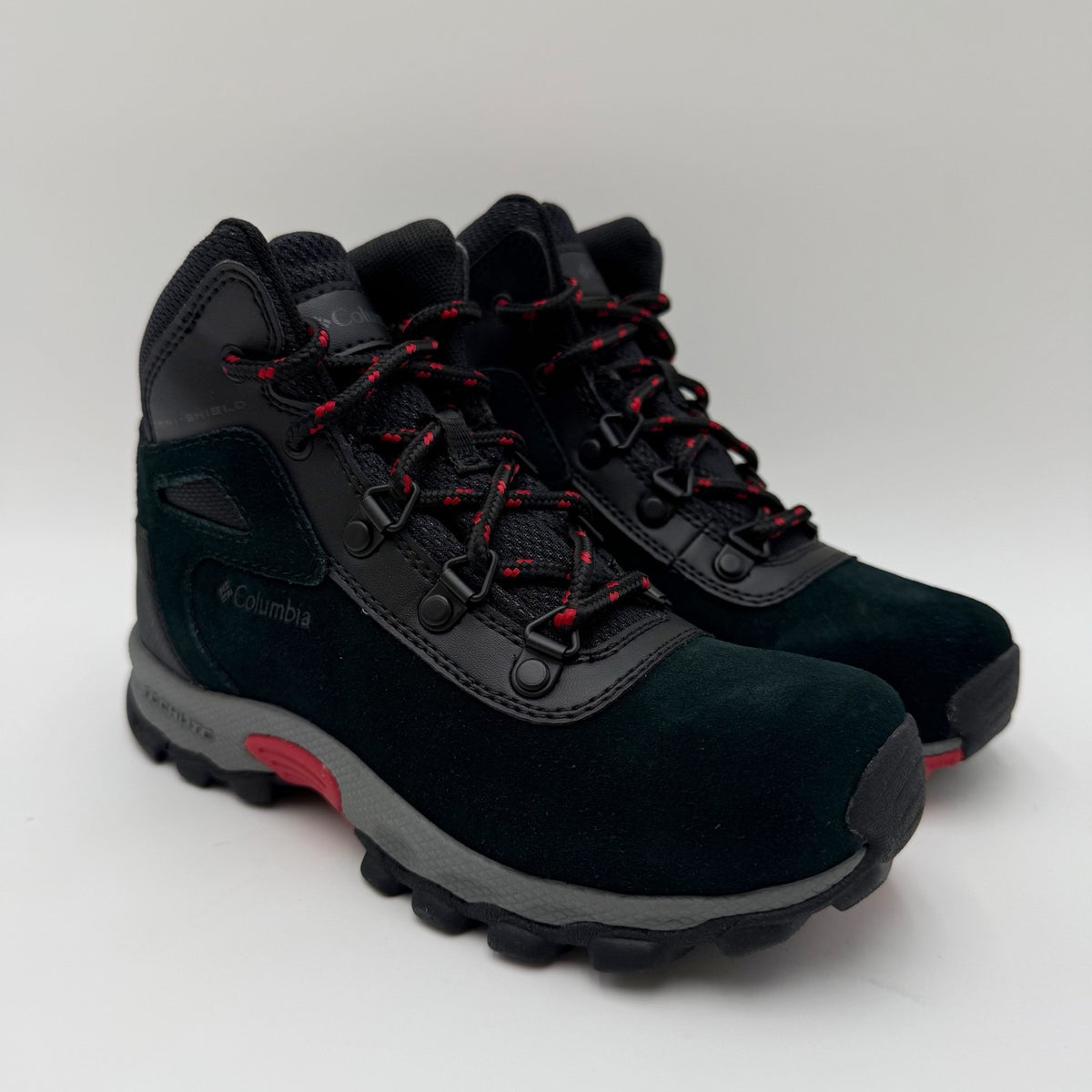 Columbia Kids Newton Ridge Amped Hiking Boots Size 1 Black Red Waterproof NIB