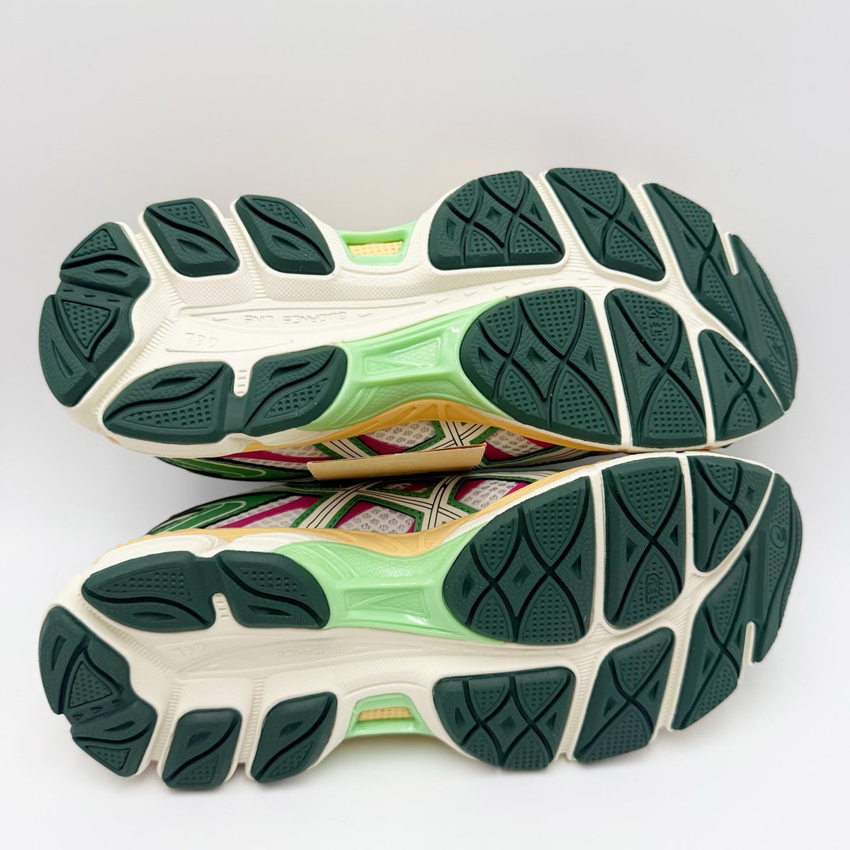 ASICS Womens Gel-Cumulus 16 Athletic Shoes Size 6.5 Green Multicolor Running NIB