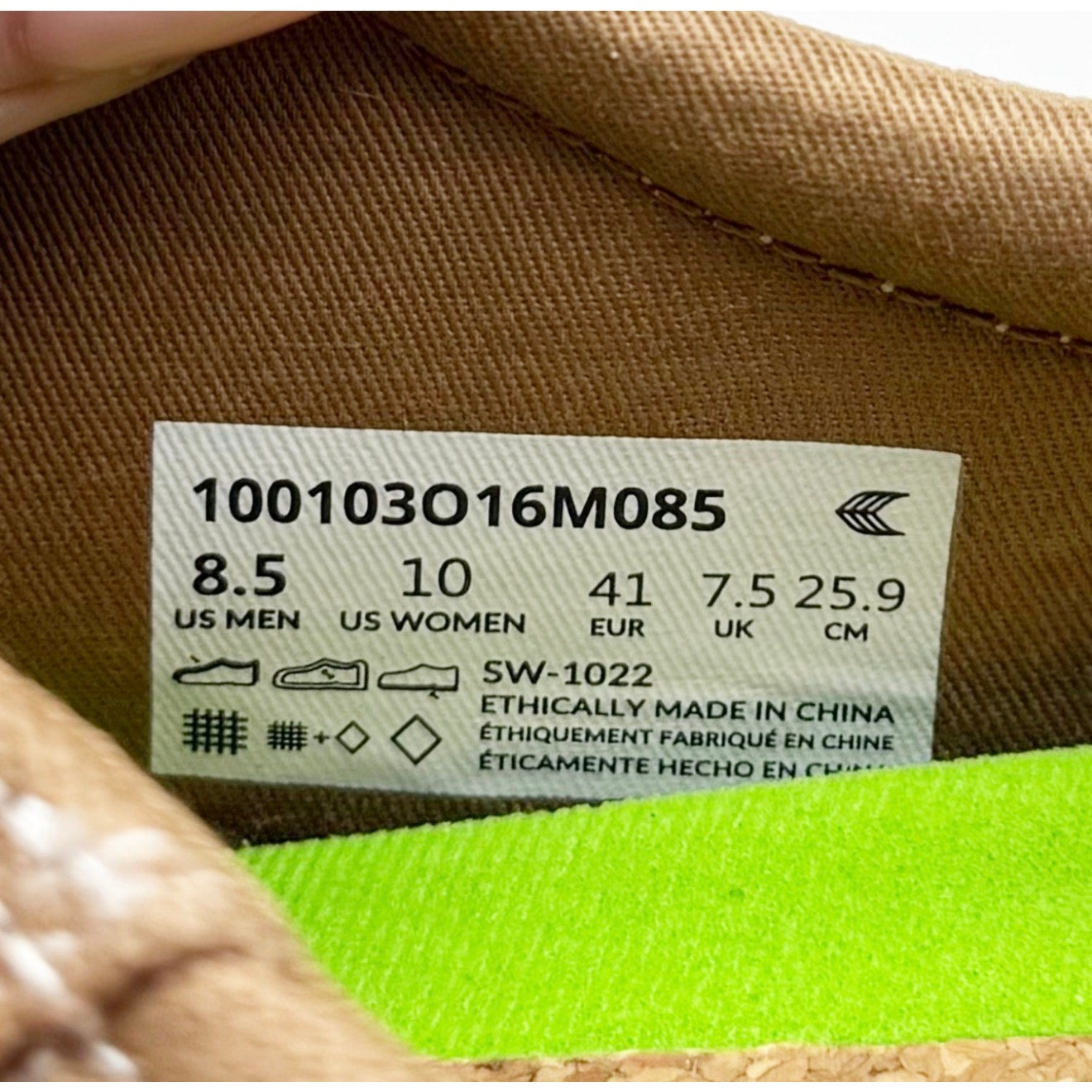 Cariuma OCA Low Canvas Sneakers Womens 10 Mens 8.5 Pantone Brown White NIB