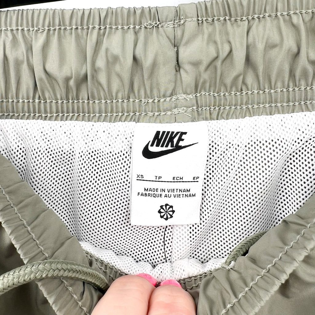 NIKE Women's Sportswear Classic Woven Joggers XS Green Athletic Pants NWT