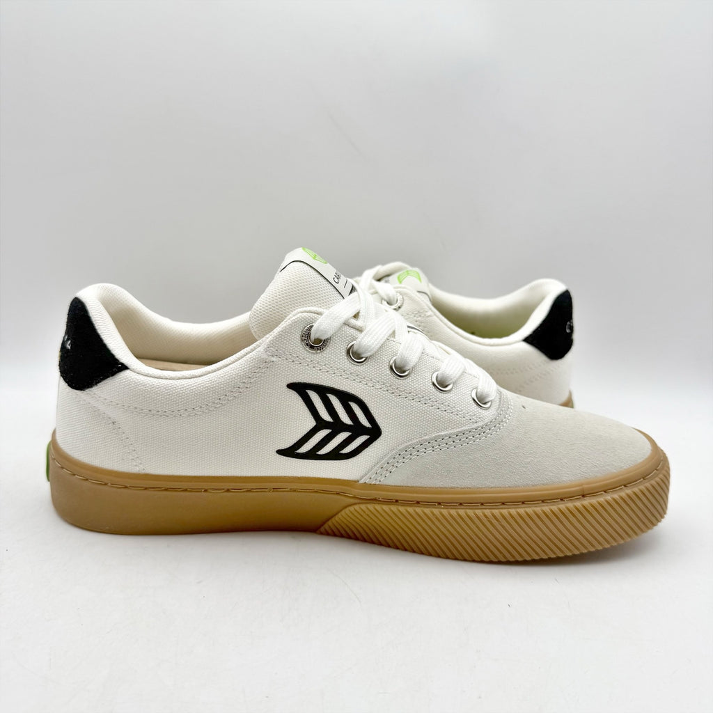 Cariuma Womens Naioca Pro Skate Low Sneakers US 8.5 White Black Canvas Suede NIB