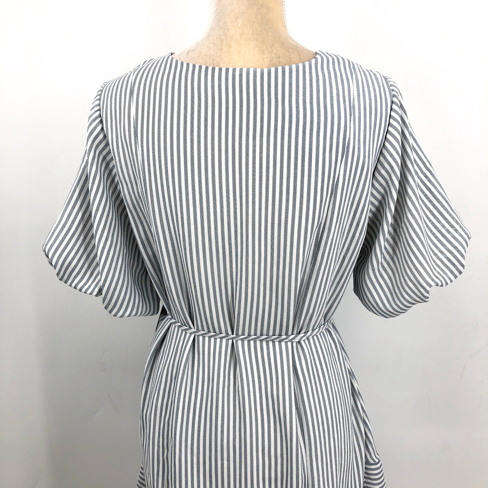 VINCE CAMUTO Women's V-Neck Dress Medium New Ivory Blue Oasis Stripe Belted NWT