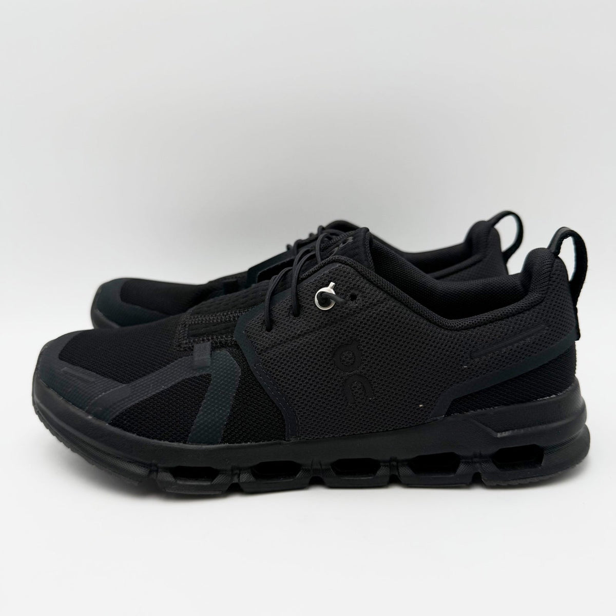 On Kids Cloud Sky Athletic Shoes Youth Size 5 EU 37.5 All Black NIB