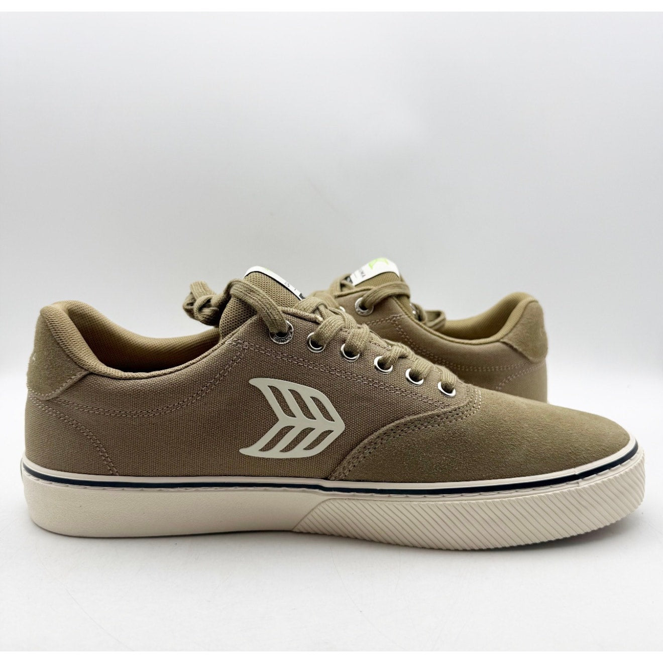 Cariuma Mens Naioca Pro Skate Low Sneakers US 12 Brown White Canvas Suede NIB