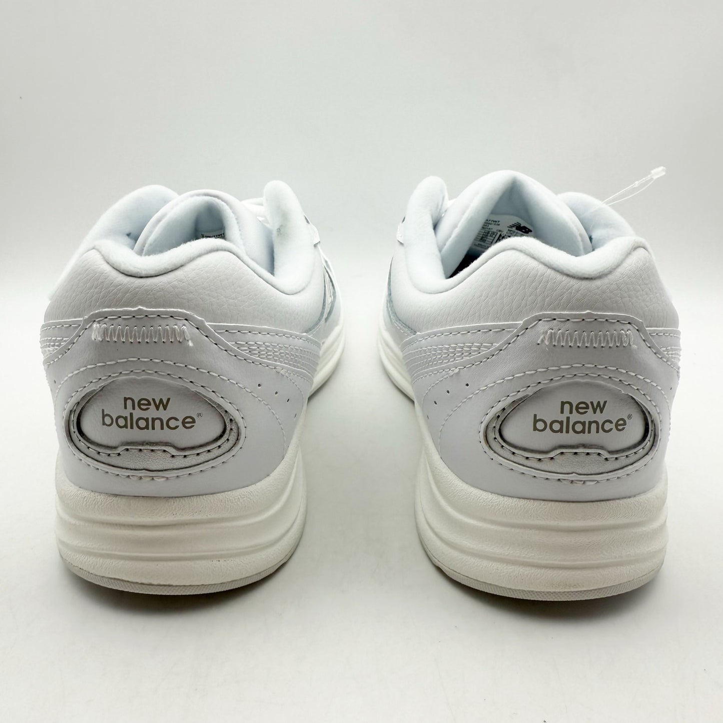 New Balance Womens 577 Walking Sneakers US 8 Wide White Leather Athletic NIB