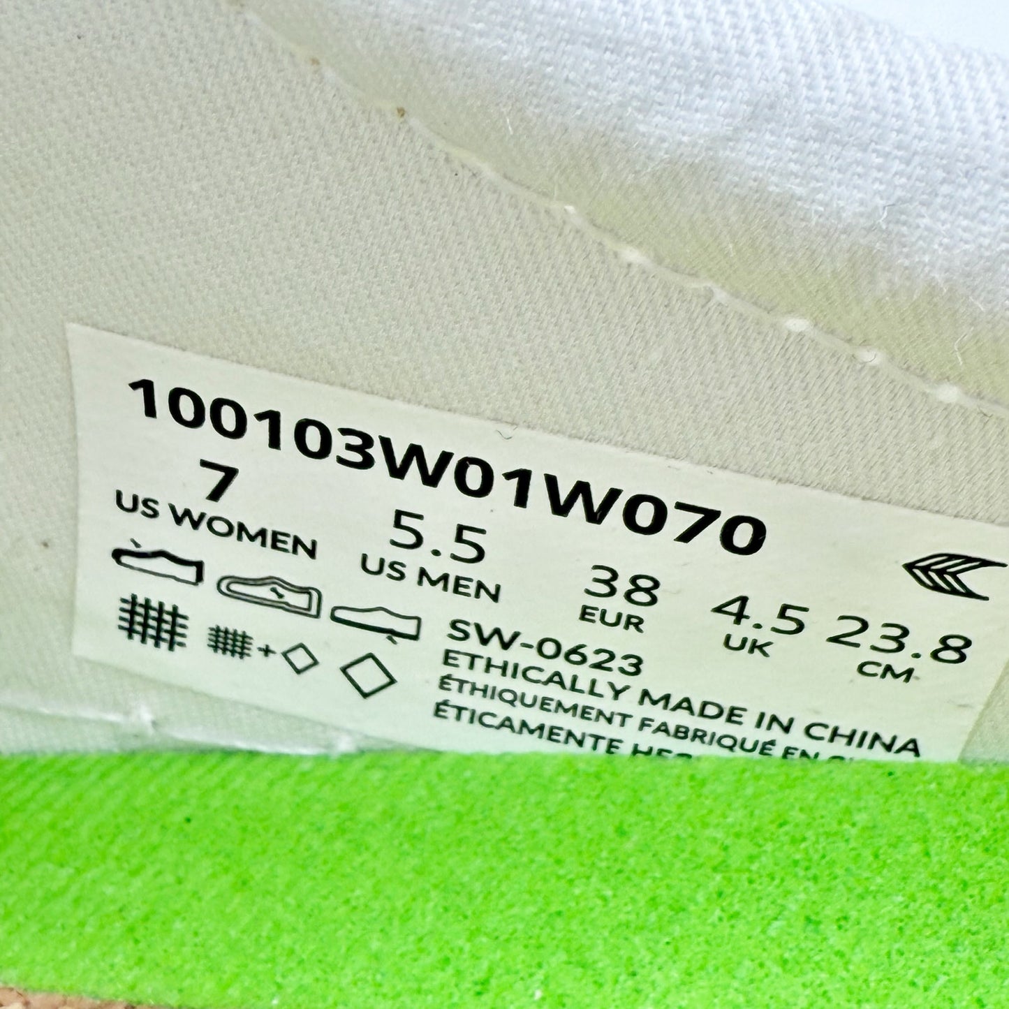 Cariuma Womens OCA Low Sneakers US 7 M EU 38 Off White Canvas NIB