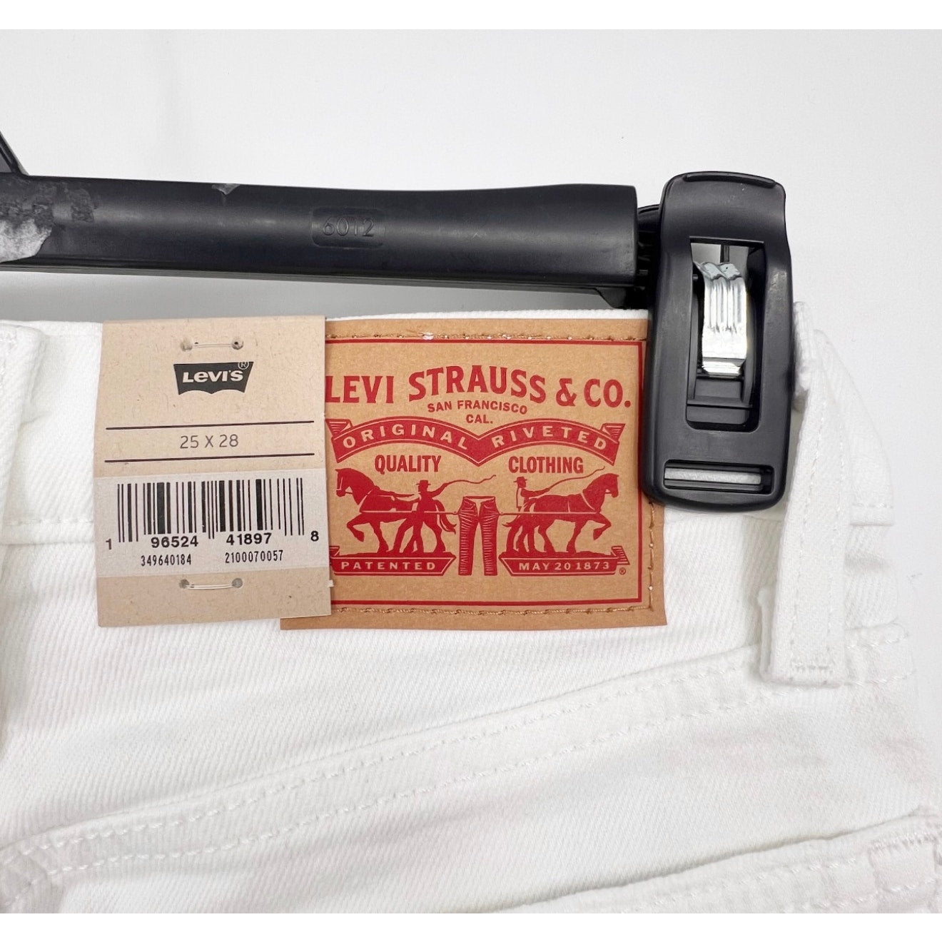 LEVI'S Women's Wedgie Straight Leg Jeans 25x28 Size 0 White NWT 34964-0184