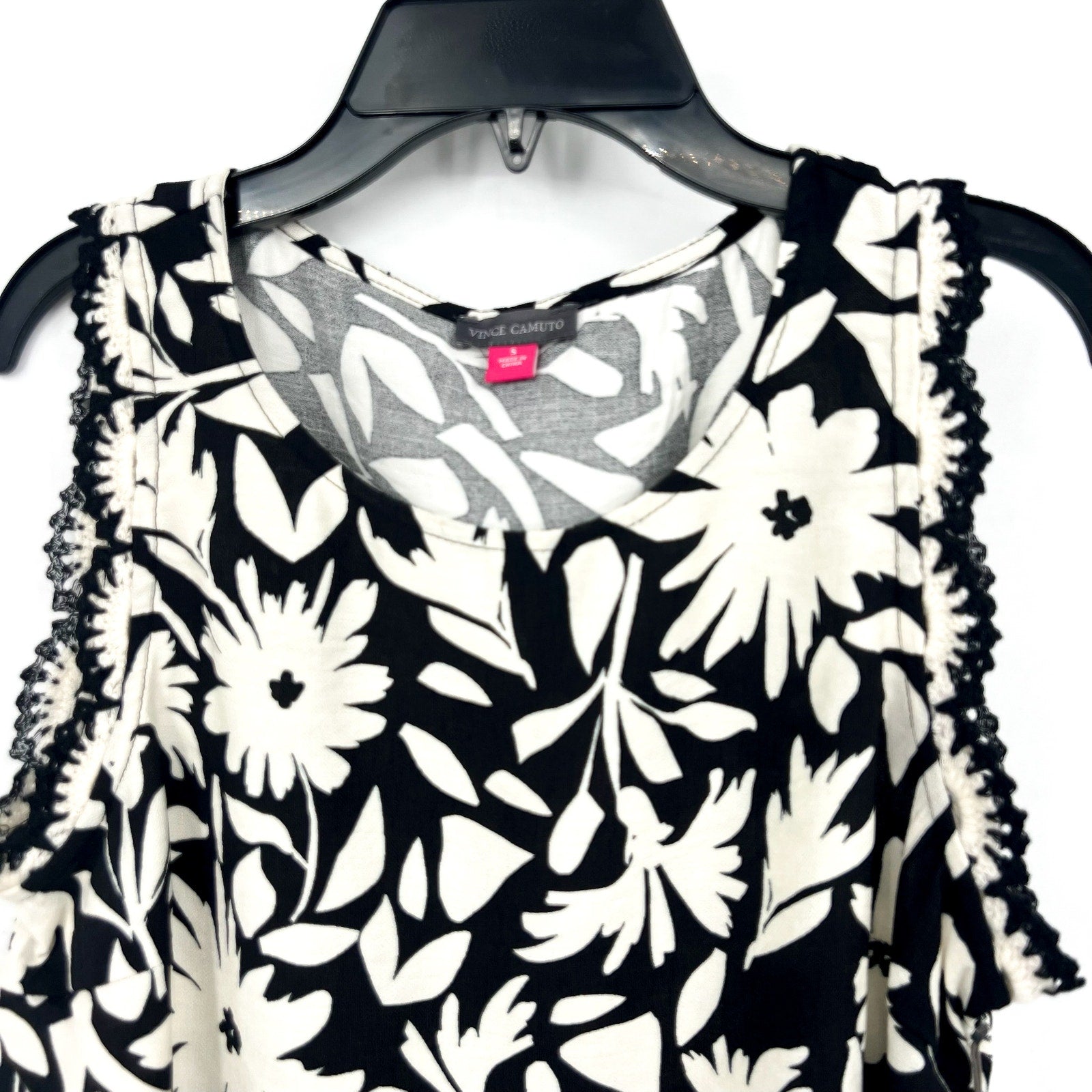 VINCE CAMUTO Women's Floral-Print Top Small Black White Crocheted-Trim NWT