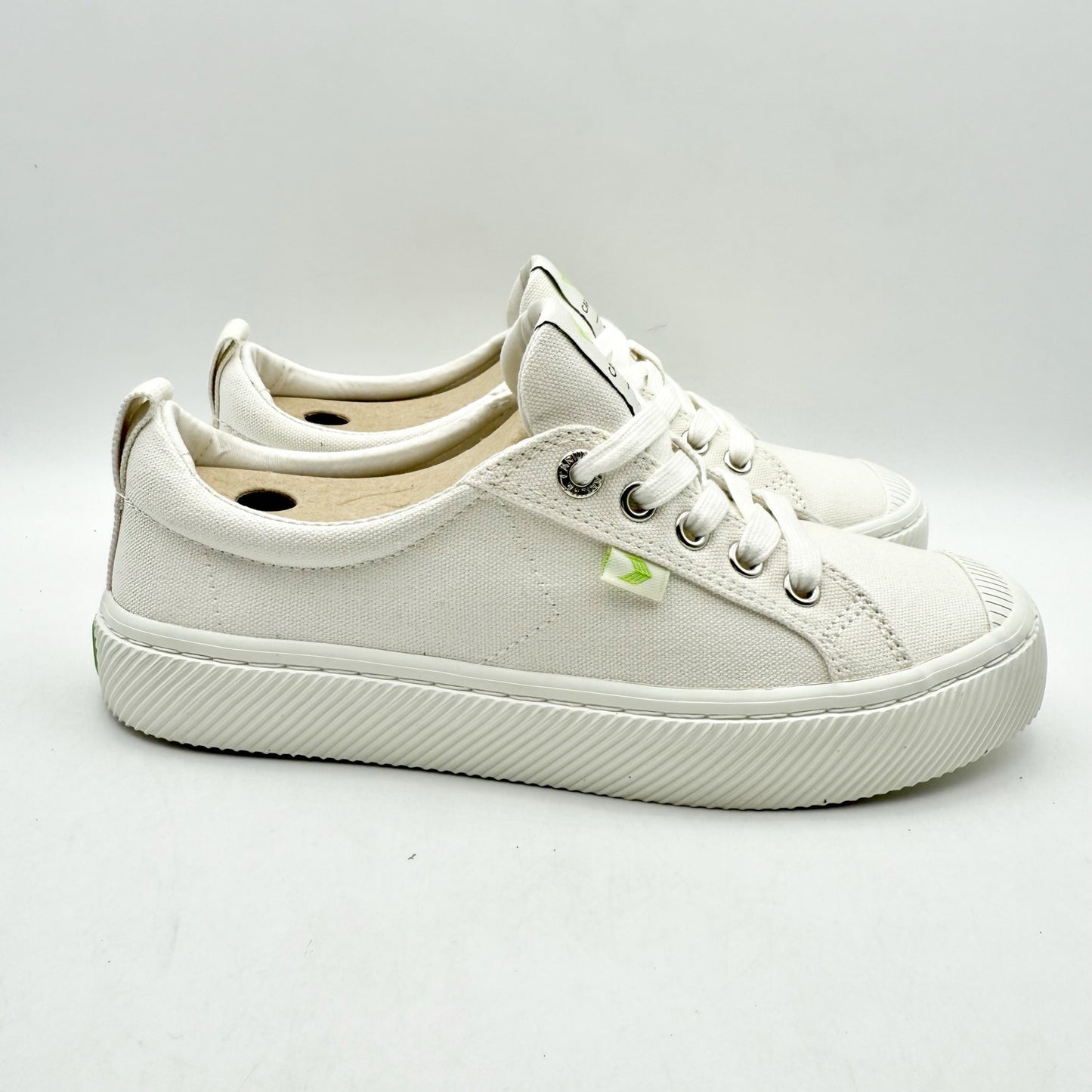 Cariuma Womens OCA Low Sneakers US 7 M EU 38 Off White Canvas NIB