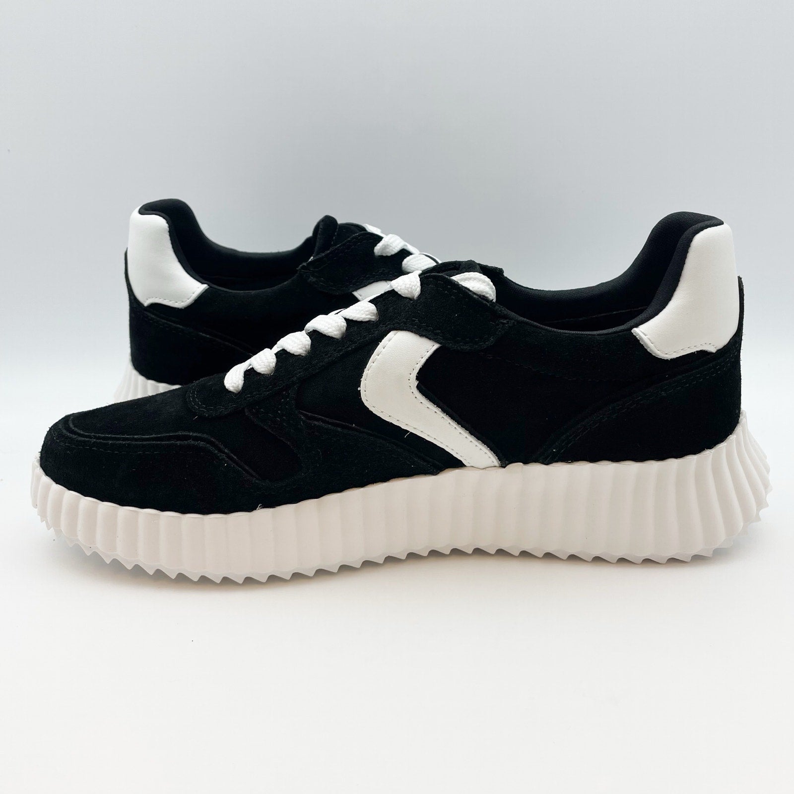 Steve Madden Womens Shereen Sneaker US 8 M Black Suede Lace-Up Closure NIB